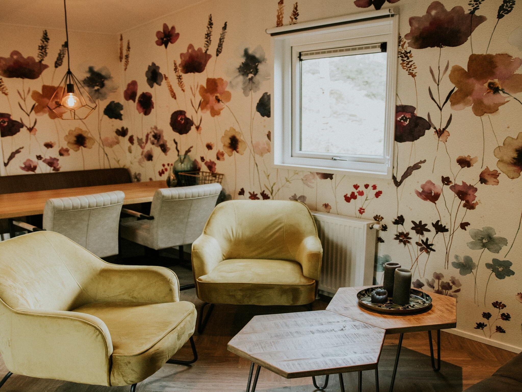 De woonkamer van Happy bee lodge l 5 persons in Balkbrug