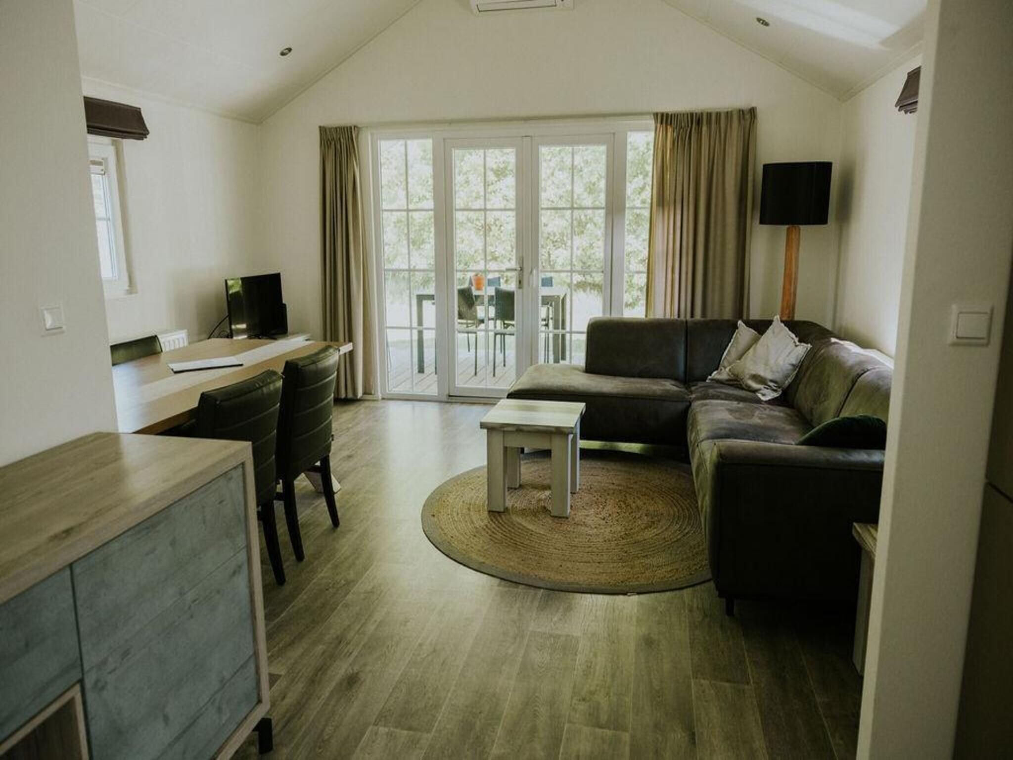 De woonkamer van Boslodge l 4 persons in Balkbrug