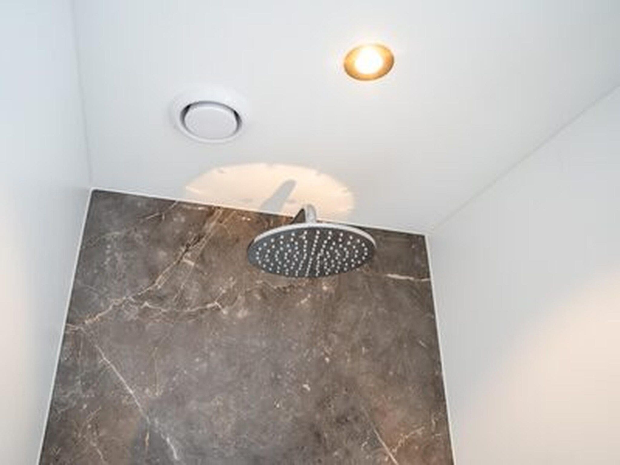 De badkamer van Ecovilla Boszicht Luxe in Oirschot