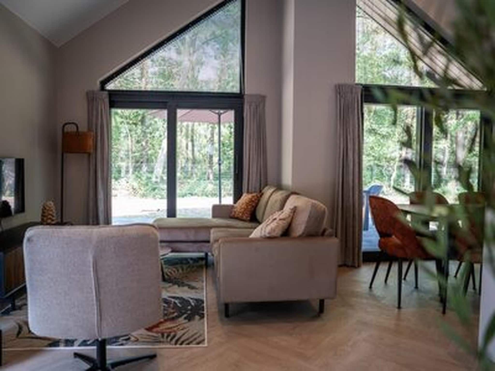 De woonkamer van Ecovilla Boszicht Luxe in Oirschot