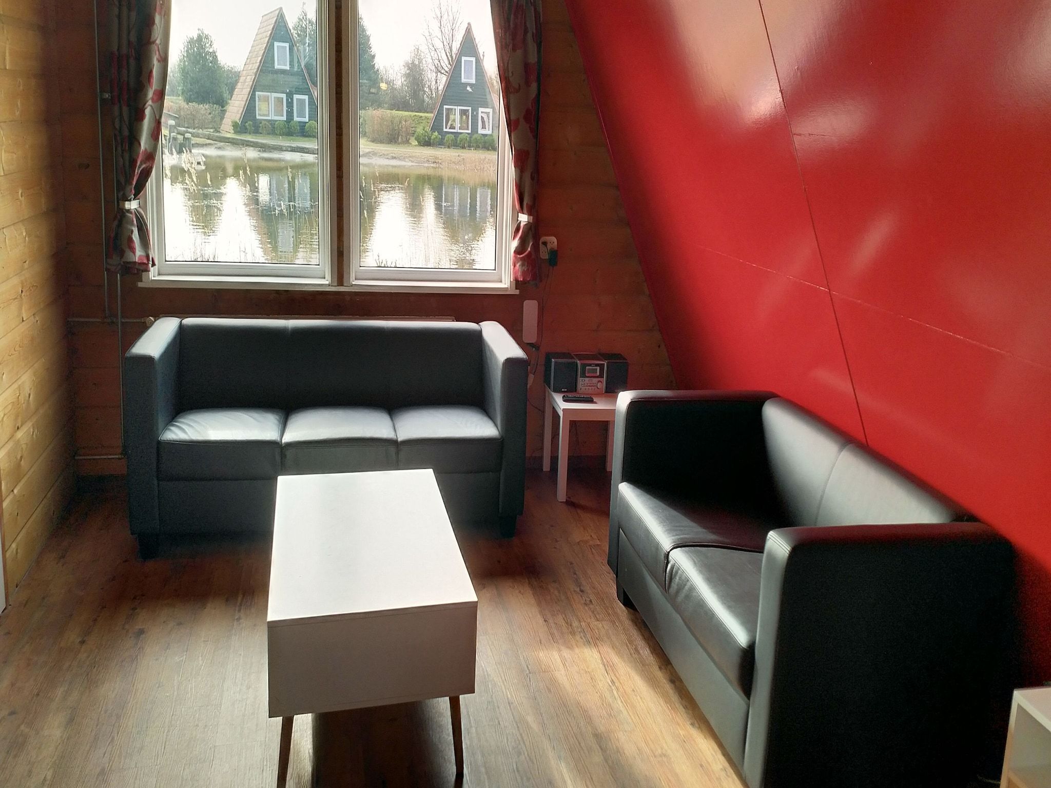 De woonkamer van Vakantiepark Eigen Wijze 1 in Bant