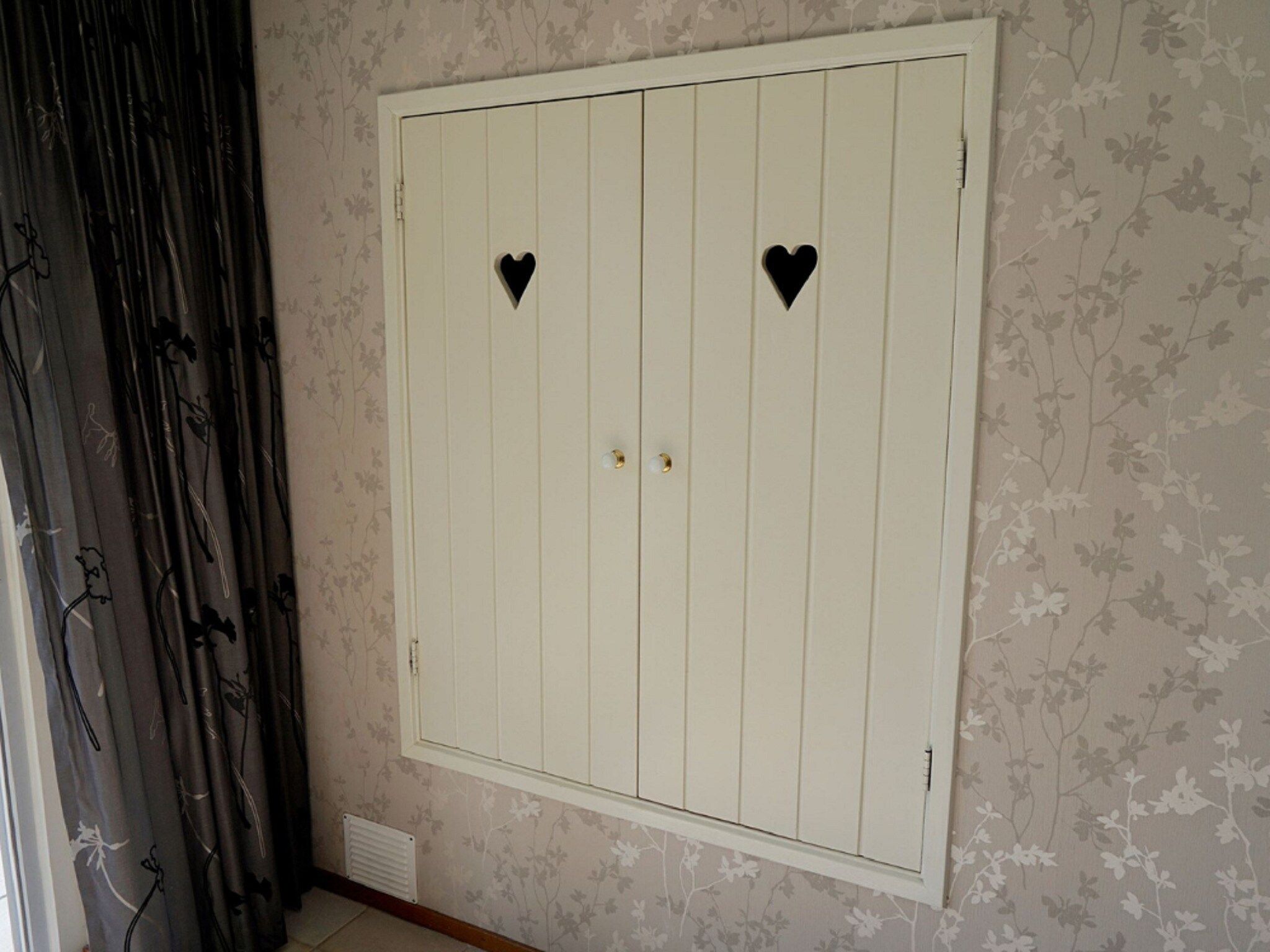 Een slaapkamer van Landgoed Eysinga State 2 in Sint Nicolaasga