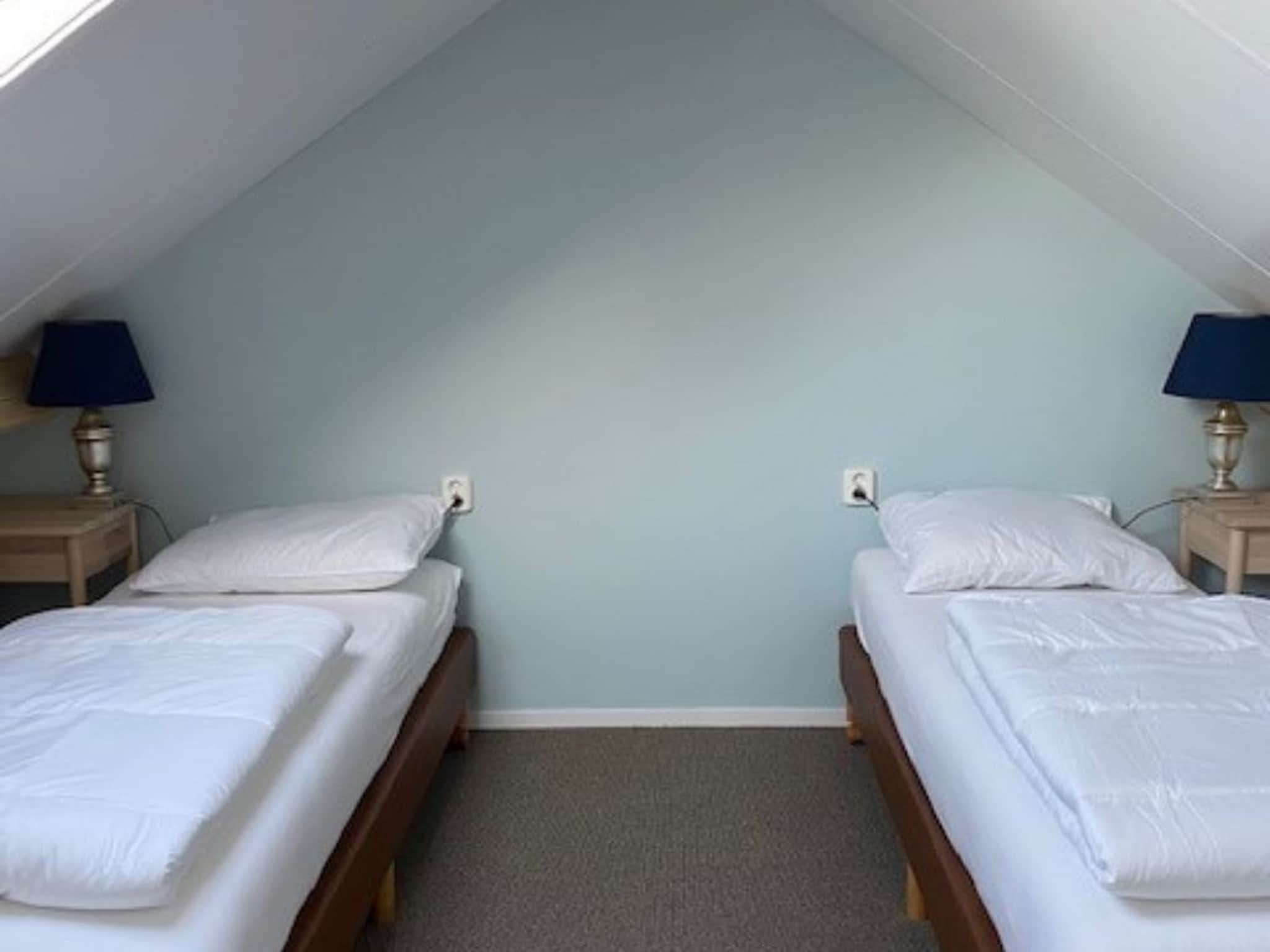 Een slaapkamer van Landgoed Eysinga State 2 in Sint Nicolaasga