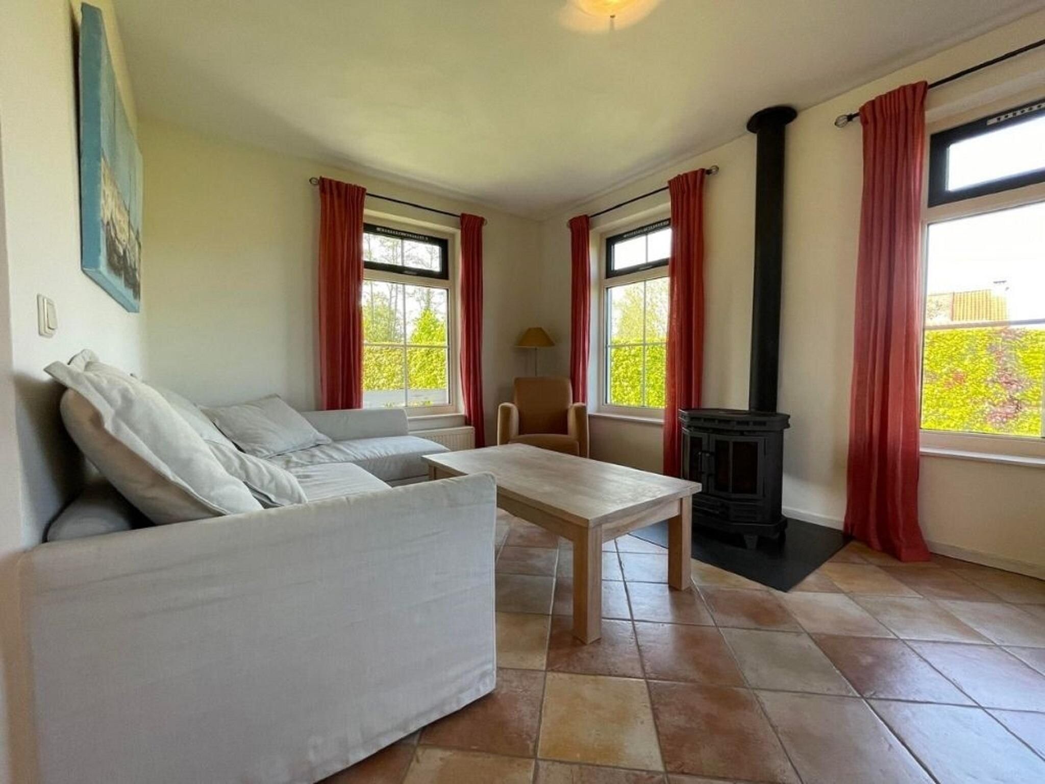 De woonkamer van Landgoed Eysinga State 1 in Sint Nicolaasga