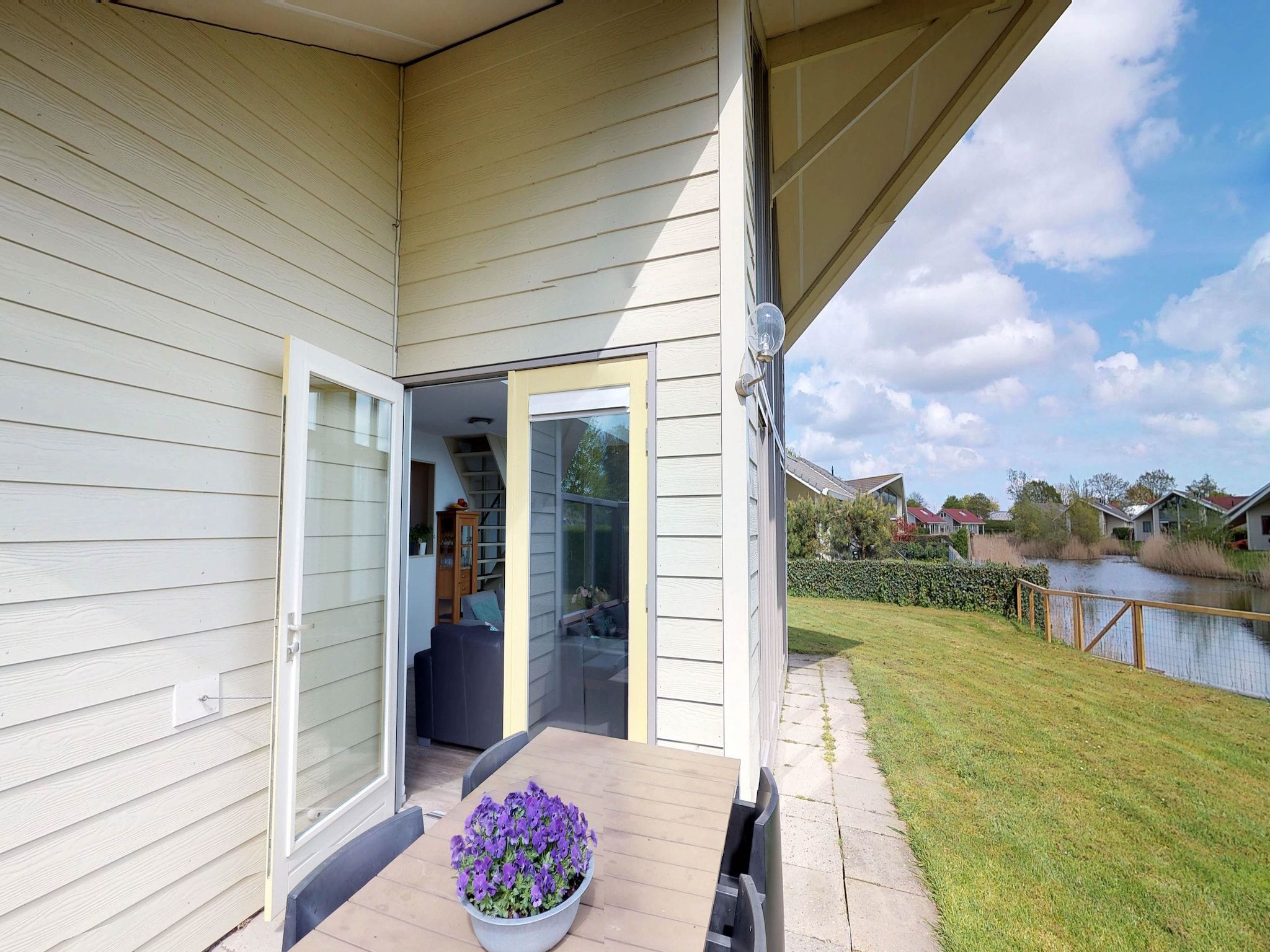 De buitenkant van Villapark de Paardekreek 3 in Kortgene