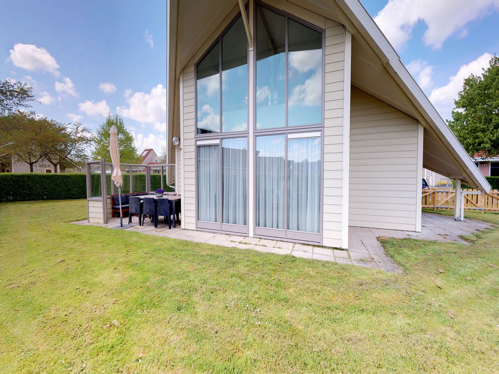 De buitenkant van Villapark de Paardekreek 3 in Kortgene