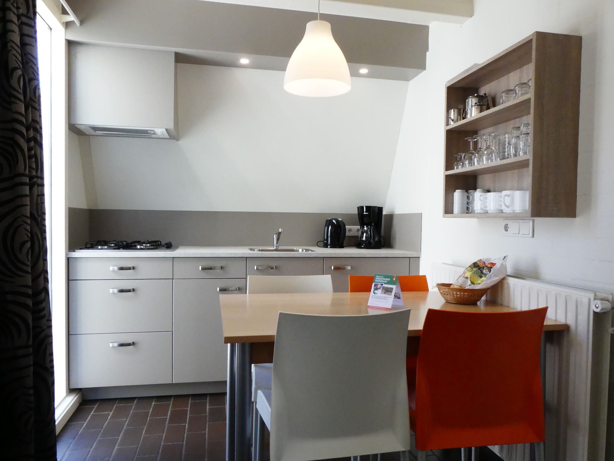 De eetkamer van Bungalowpark Hoenderloo 1 in Hoenderloo