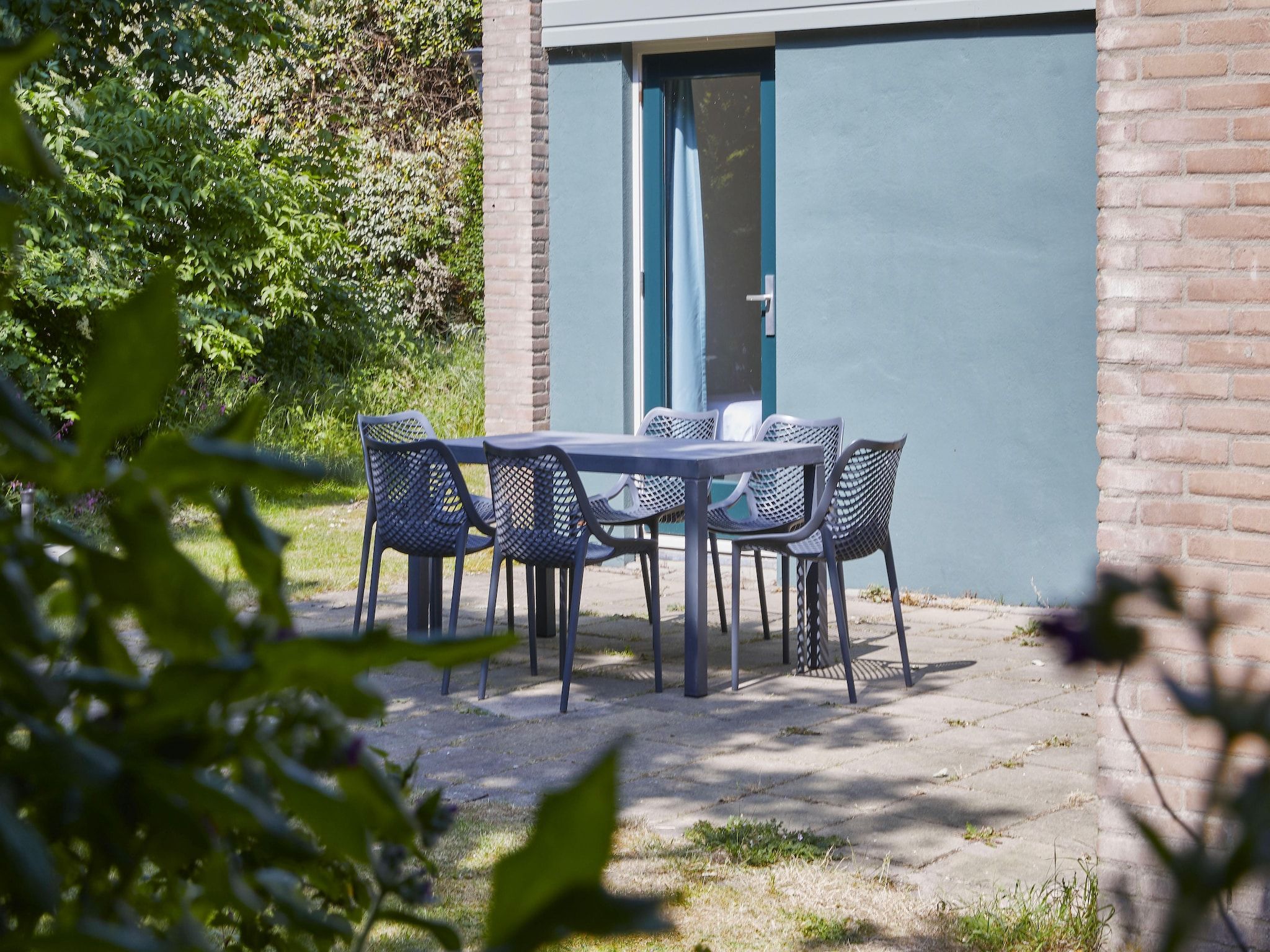 Het terras van Vakantiepark Kijkduin 2 in Den Haag