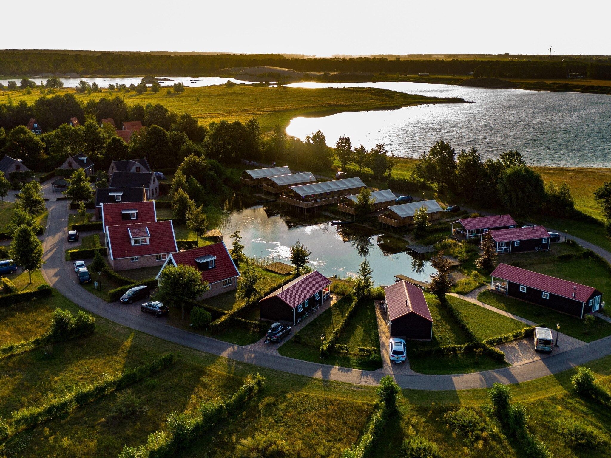 De buitenkant van Vakantiepark Eigen Wijze 5 in Bant