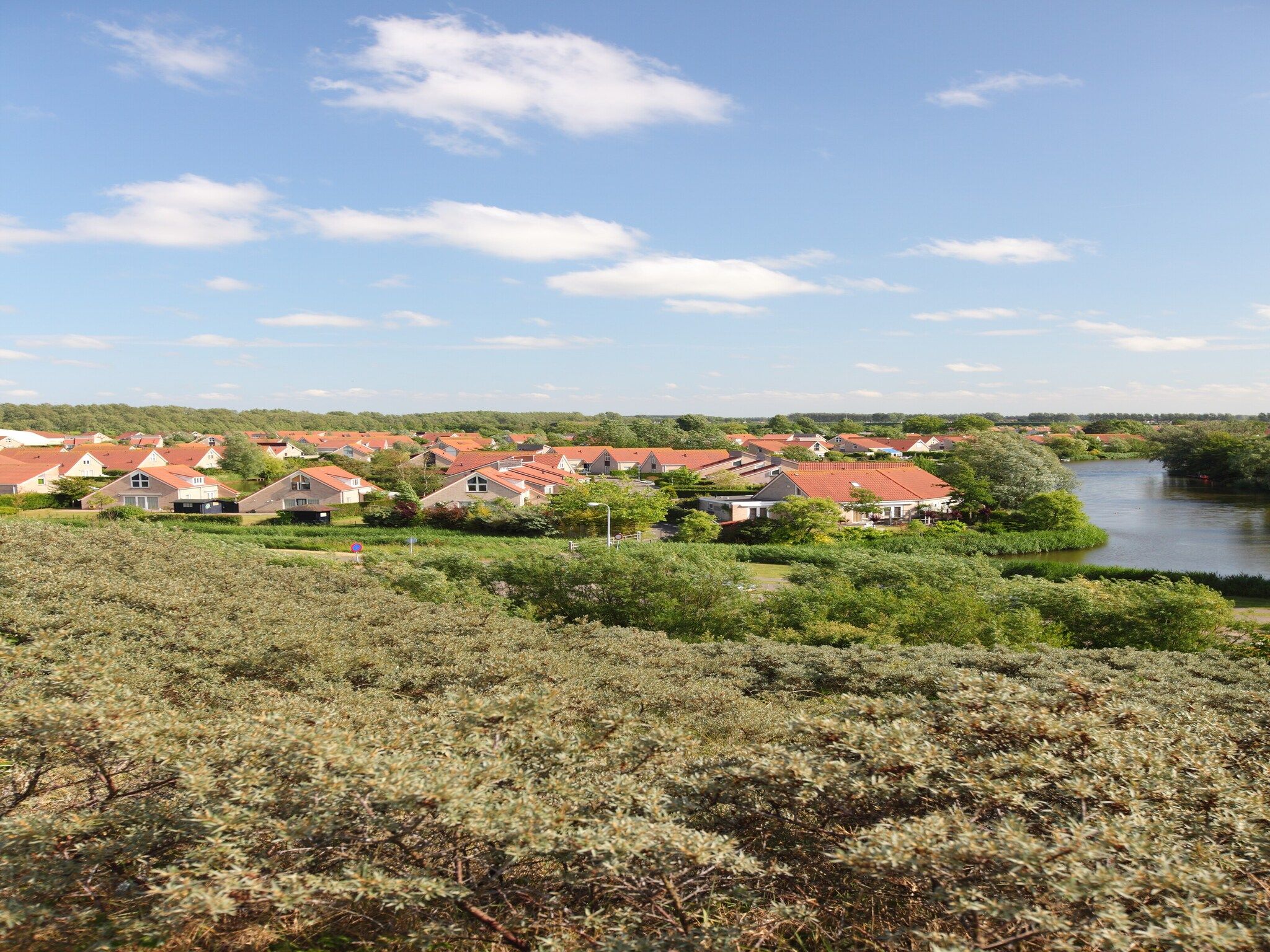 De buitenkant van Vakantiepark Zeebad 2 in Breskens