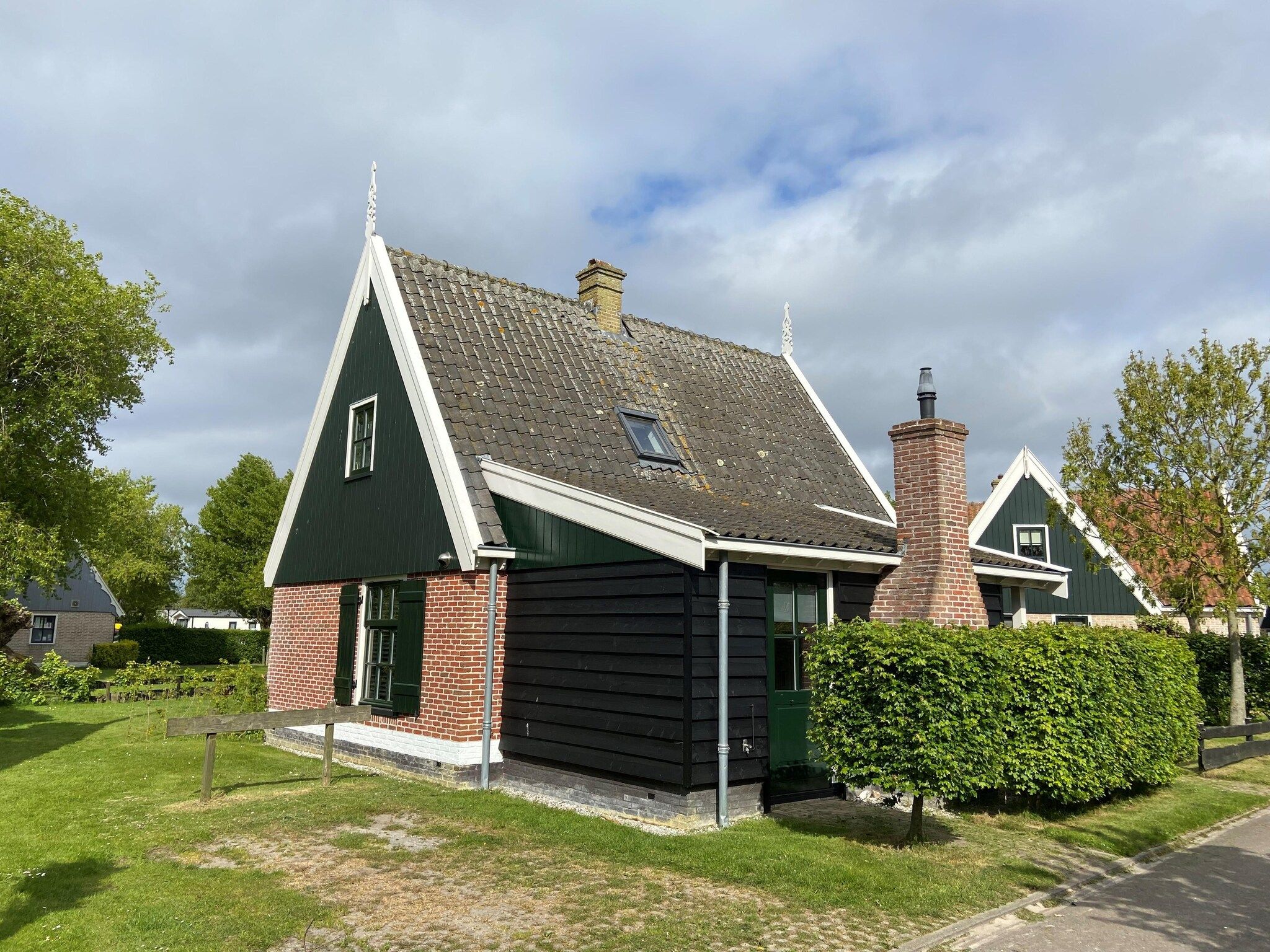 De buitenkant van Recreatiepark Wiringherlant - Villa 14 in Hippolytushoef