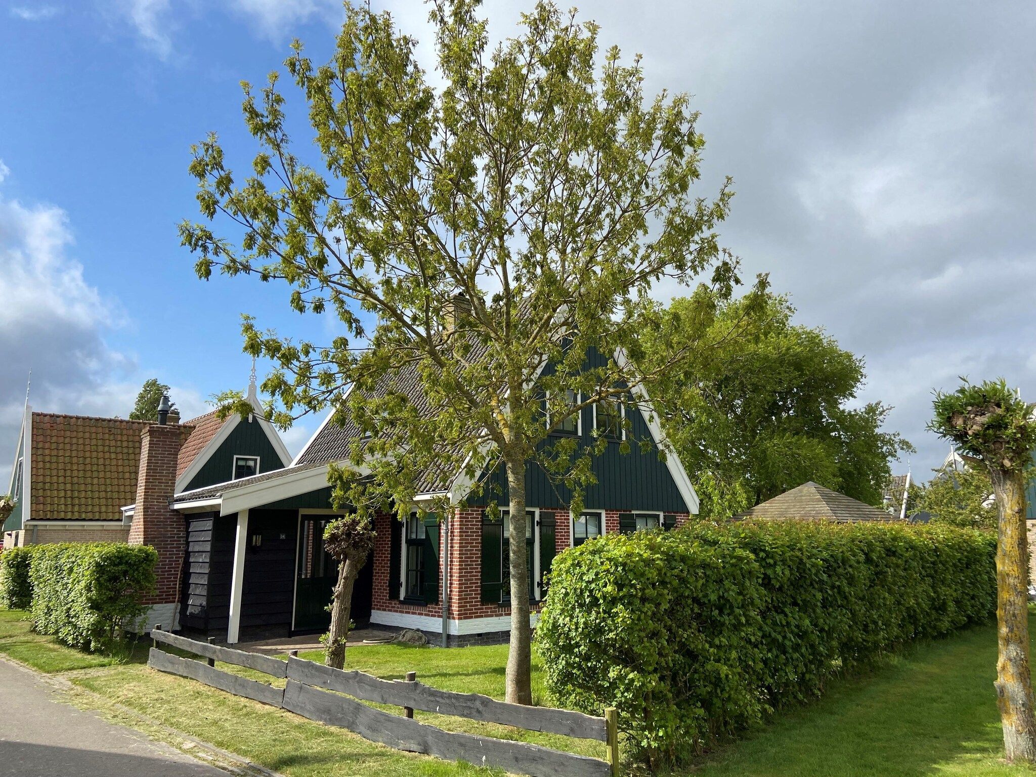 De buitenkant van Recreatiepark Wiringherlant - Villa 14 in Hippolytushoef