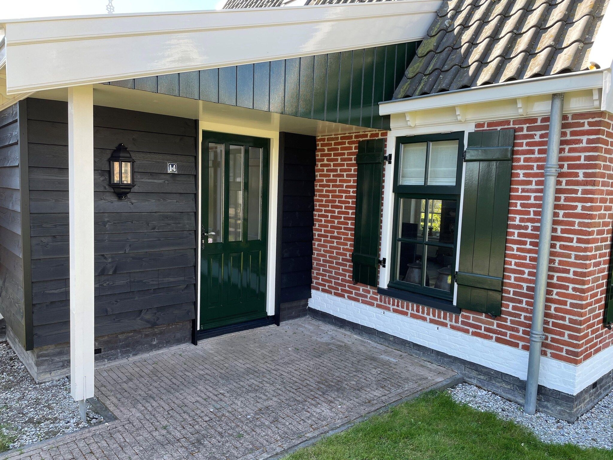 De buitenkant van Recreatiepark Wiringherlant - Villa 14 in Hippolytushoef