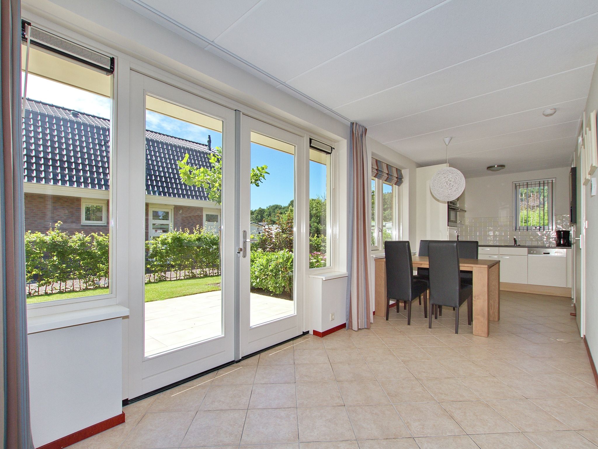 De eetkamer van Vakantiepark Duinrust 1 in Noordwijk aan zee