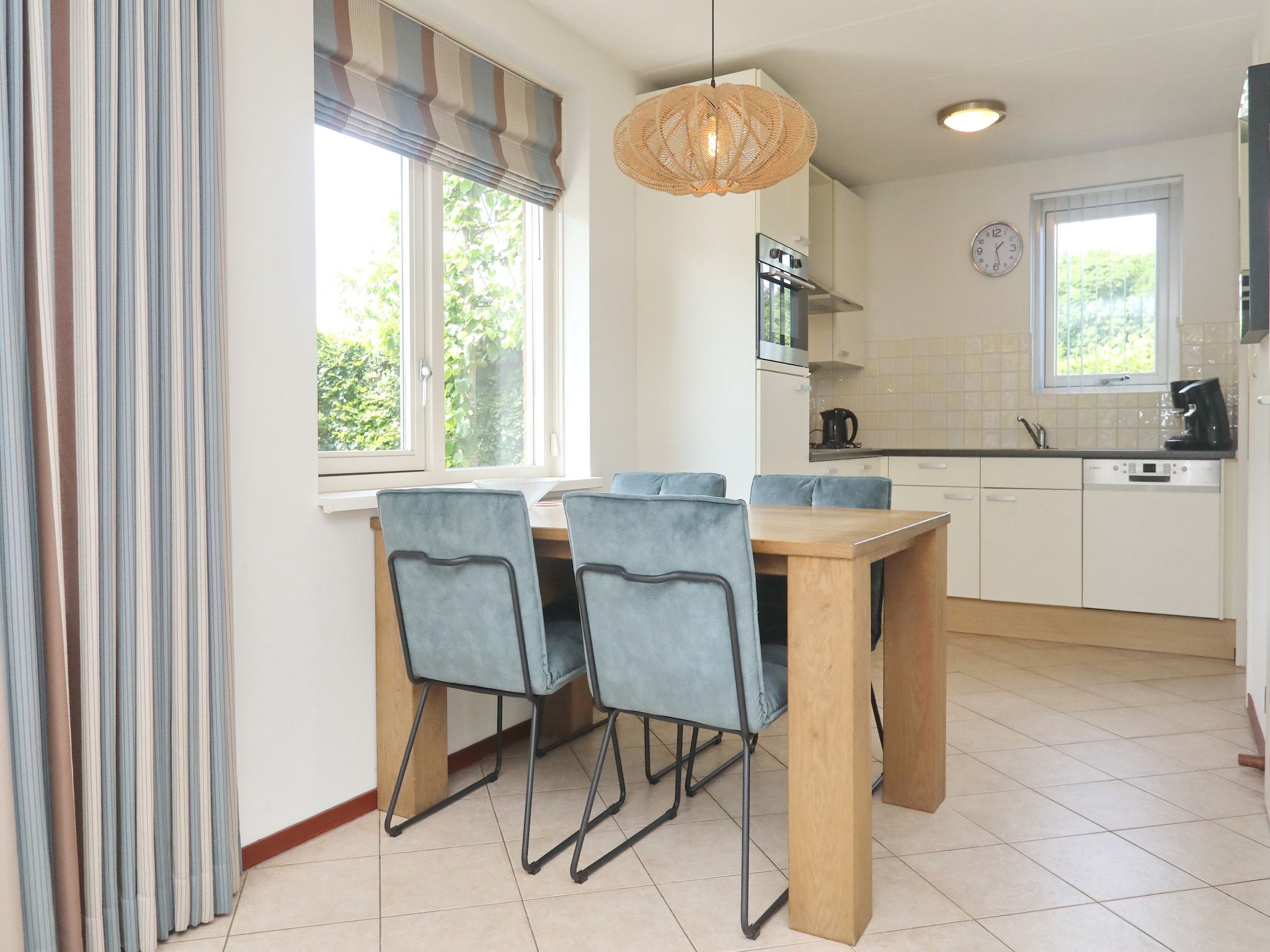 De eetkamer van Vakantiepark Duinrust 1 in Noordwijk aan zee