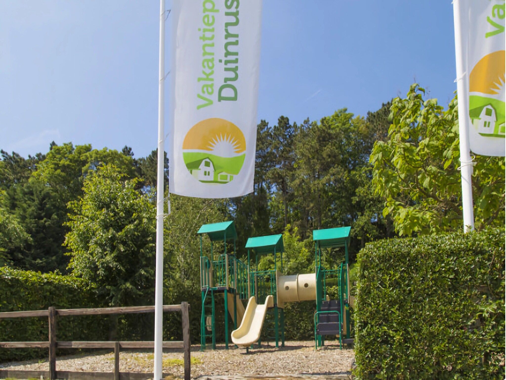 De tuin van Vakantiepark Duinrust 1 in Noordwijk aan zee