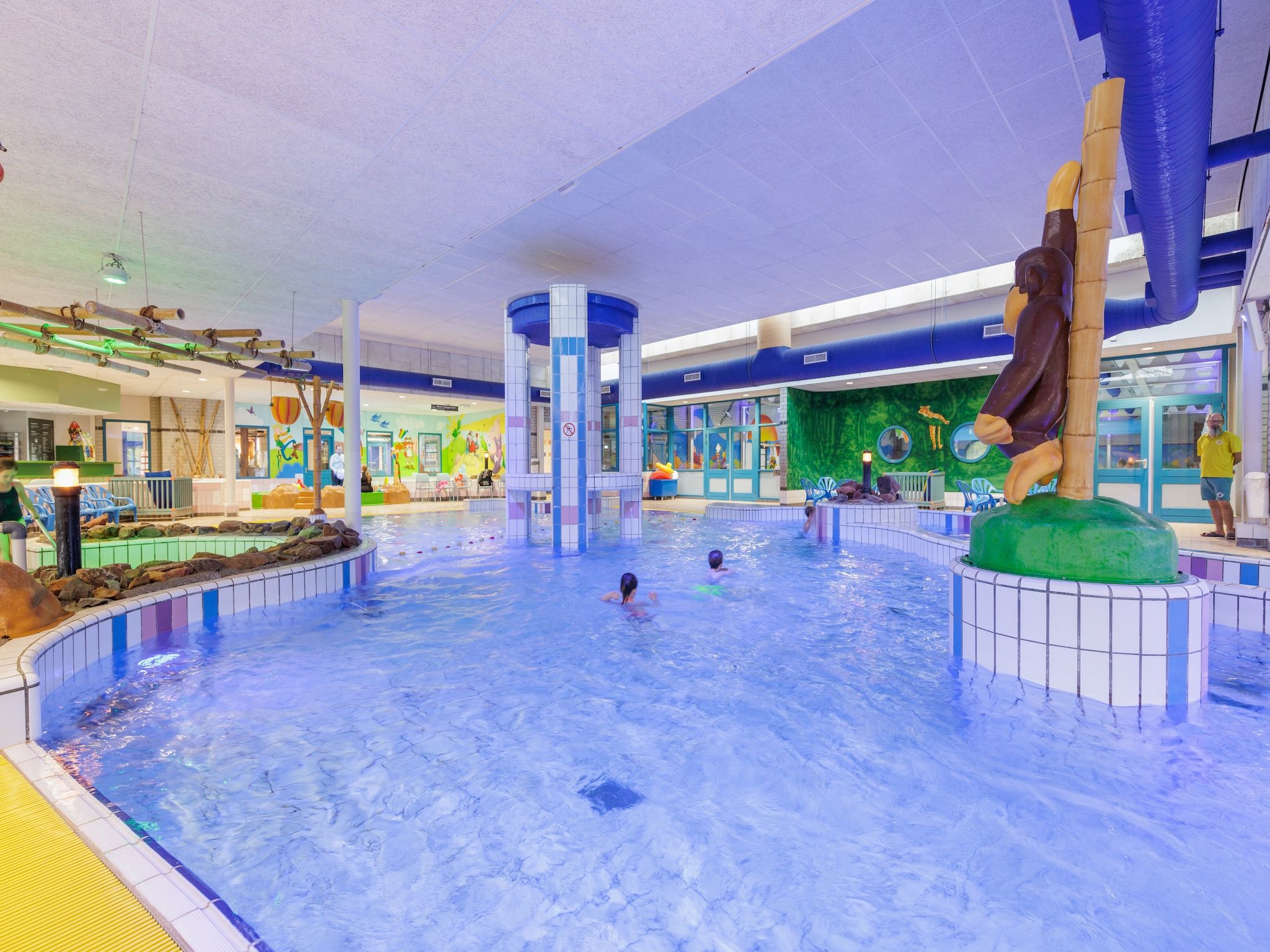 Parkfaciliteiten bij Vakantiepark Hunzedal 4 in Borger