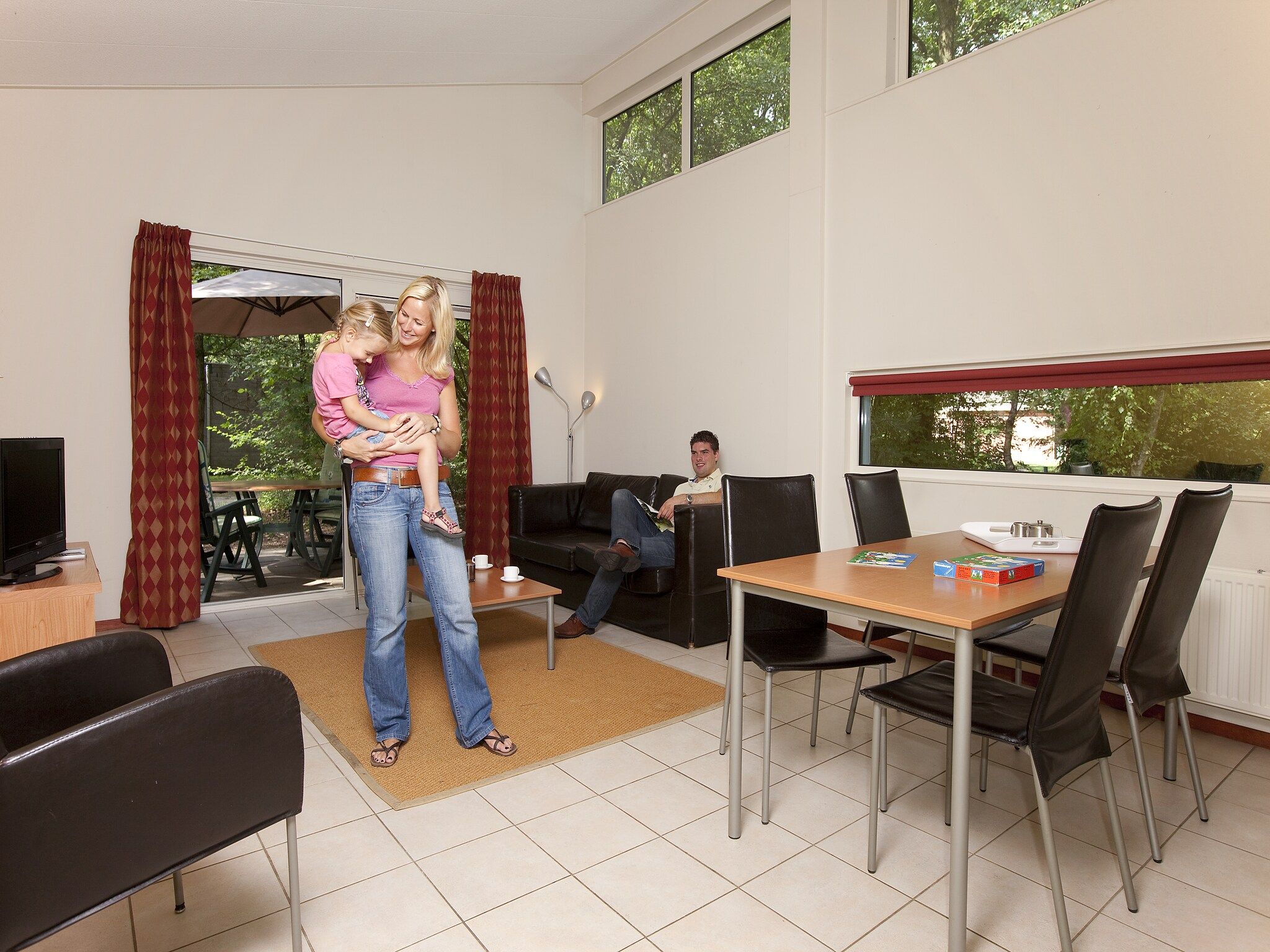 De woonkamer van Vakantiepark de Berkenhorst 6 in Kootwijk