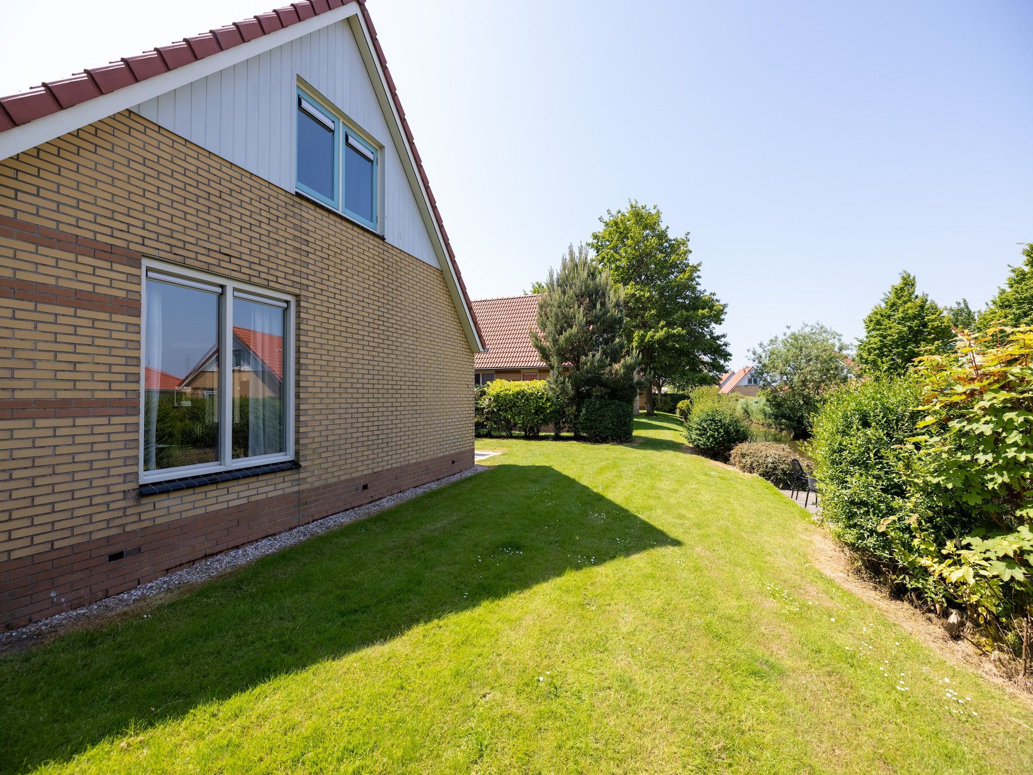 De tuin van Villavakantiepark IJsselhof 3 in Andijk