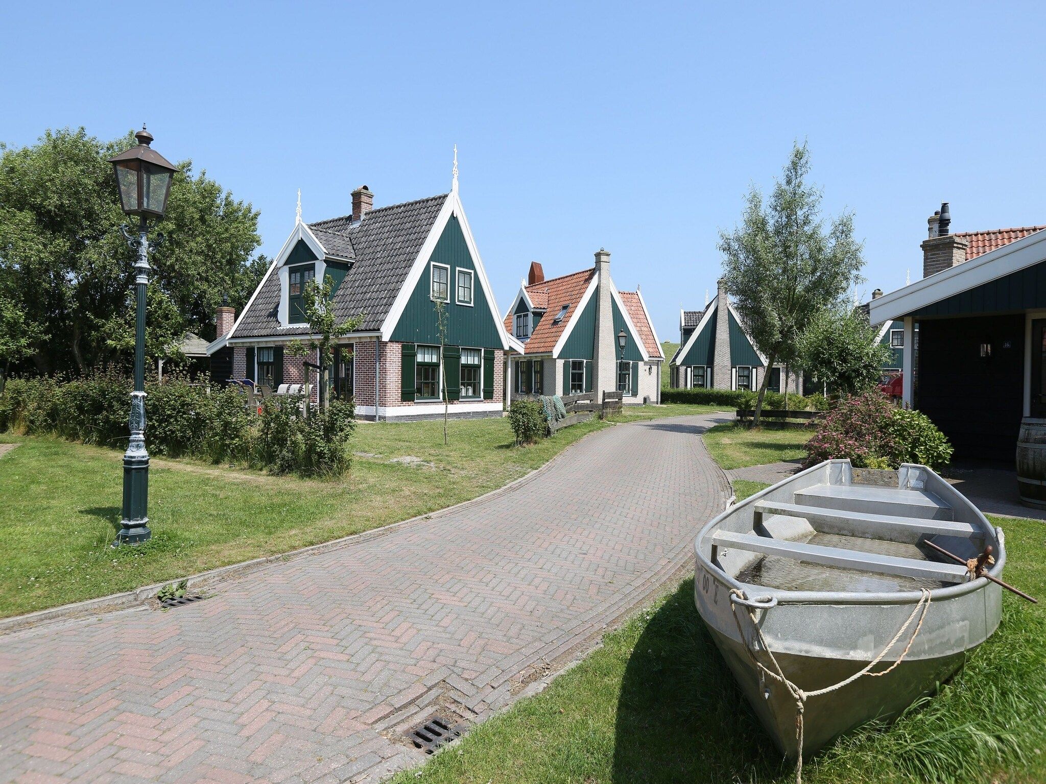 De buitenkant van Recreatiepark Wiringherlant  - Villa 4 in Hippolytushoef