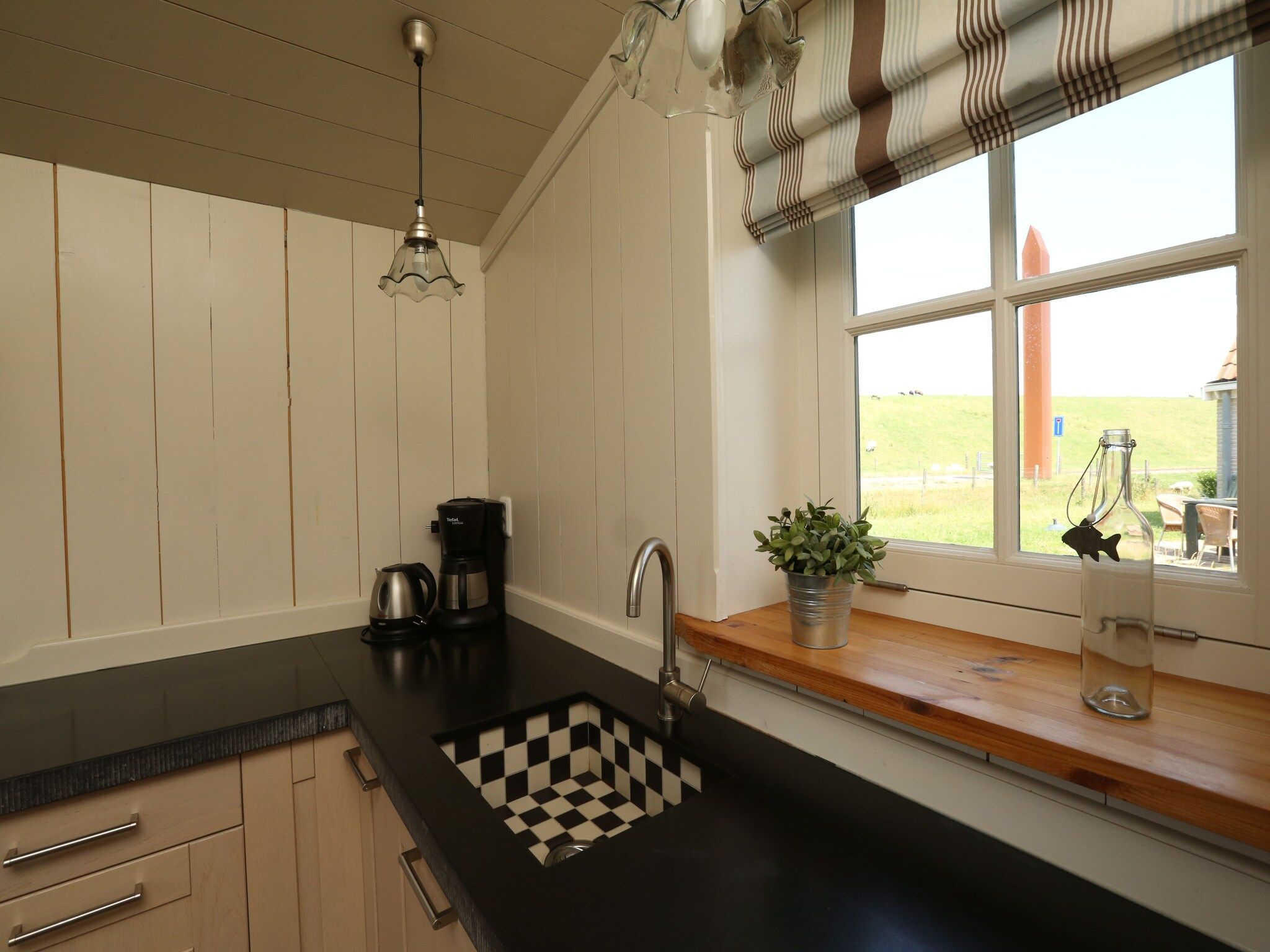 De keuken van Recreatiepark Wiringherlant  - Villa 4 in Hippolytushoef