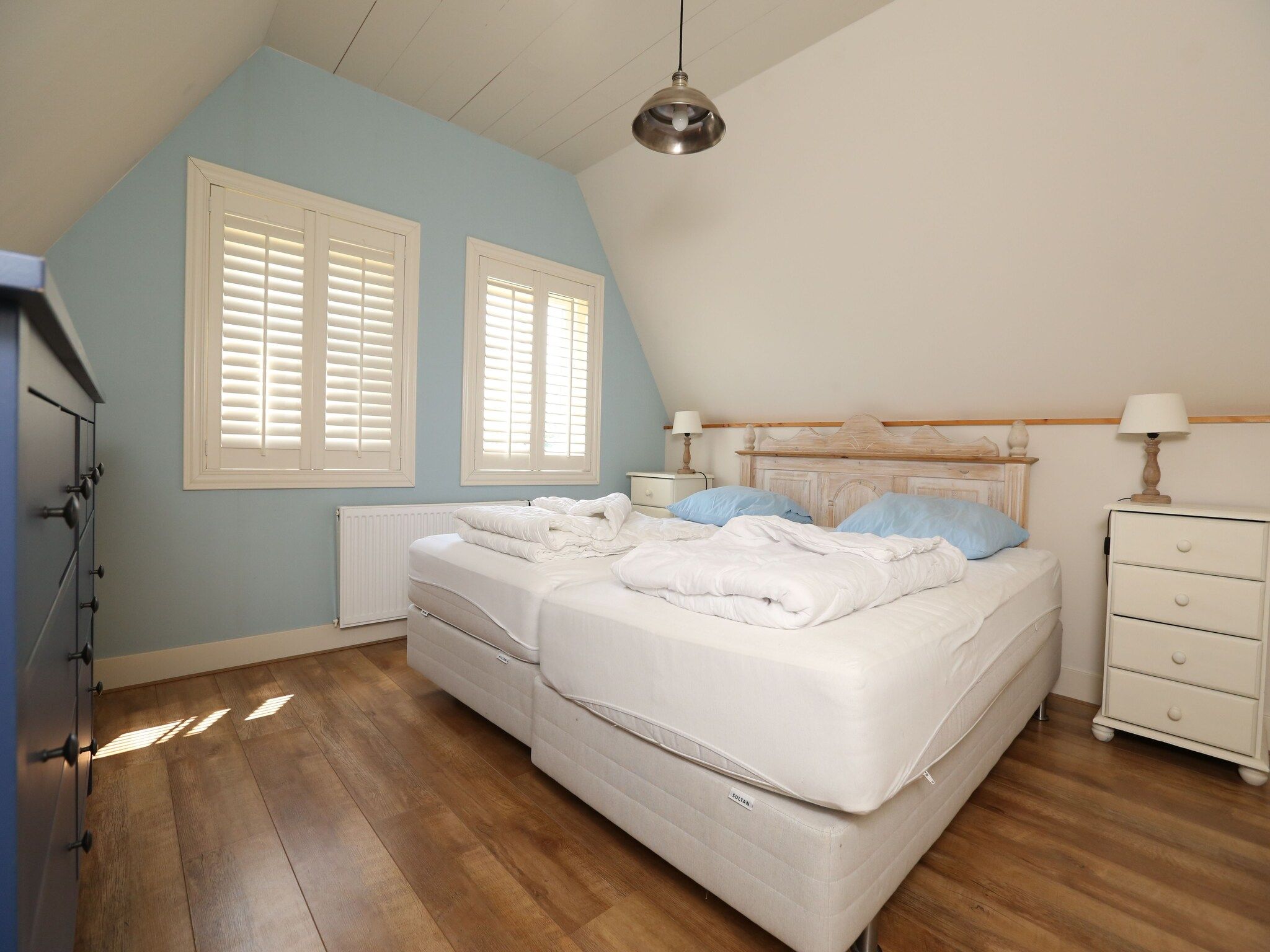 Een slaapkamer van Recreatiepark Wiringherlant  - Villa 4 in Hippolytushoef