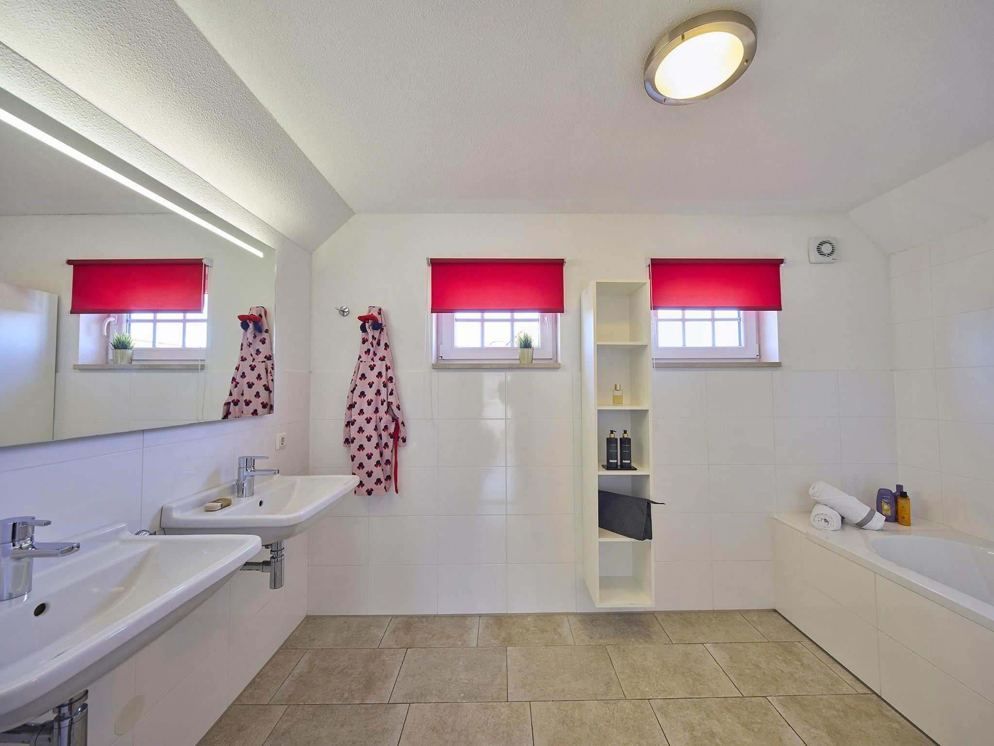 De badkamer van Buitenhof De Leistert 17 in Roggel