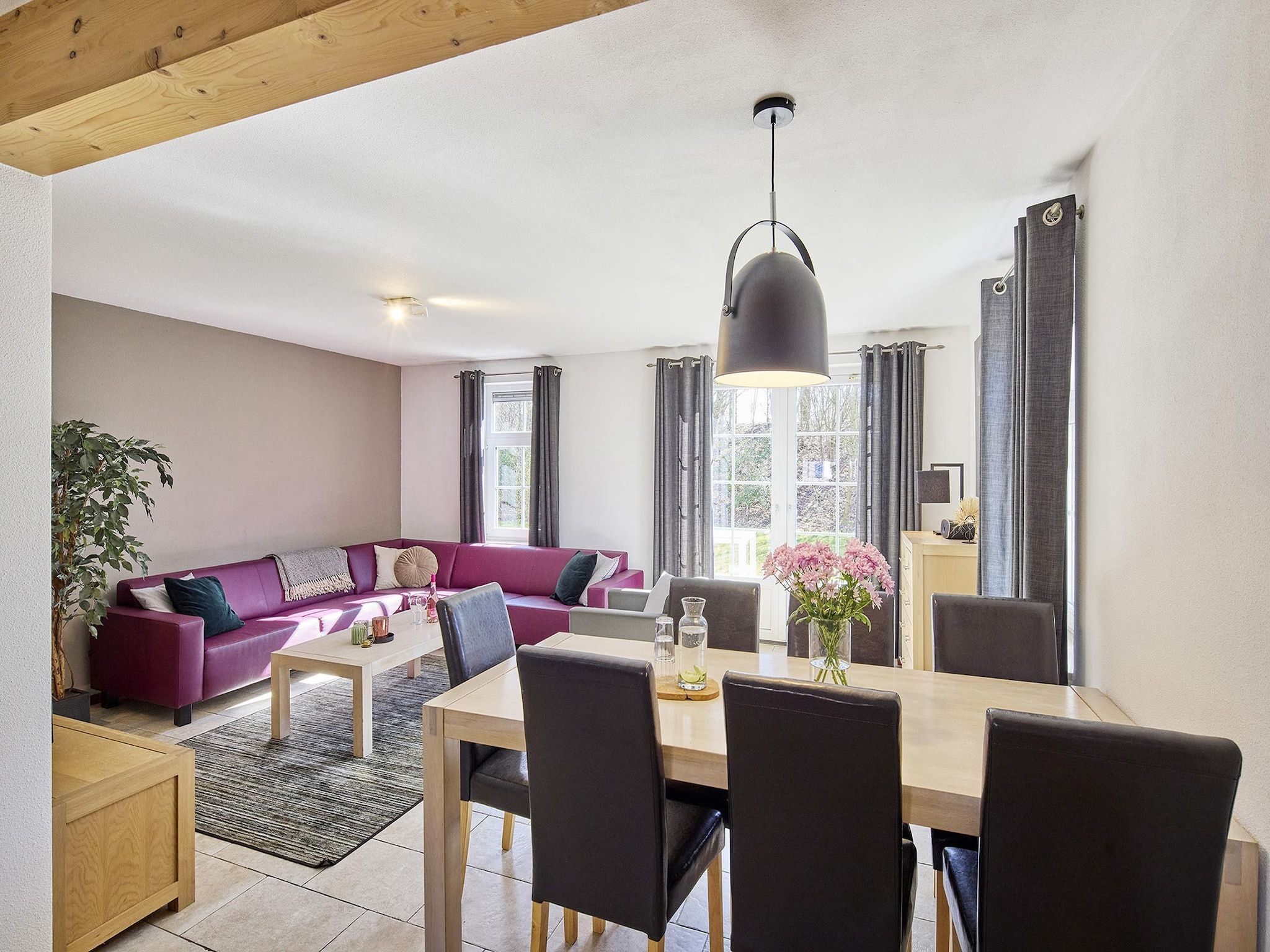 De eetkamer van Buitenhof De Leistert 17 in Roggel