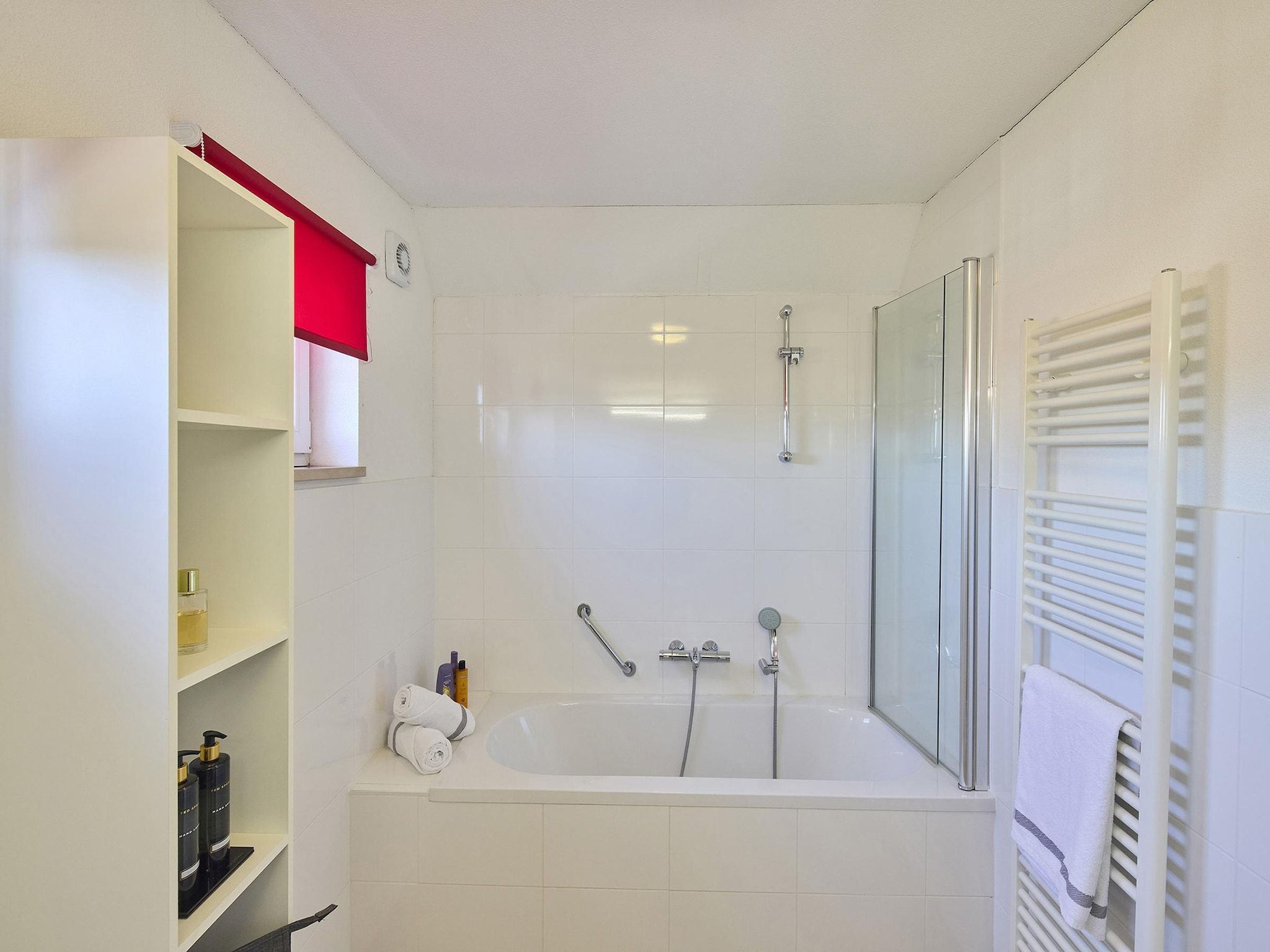 De badkamer van Buitenhof De Leistert 17 in Roggel