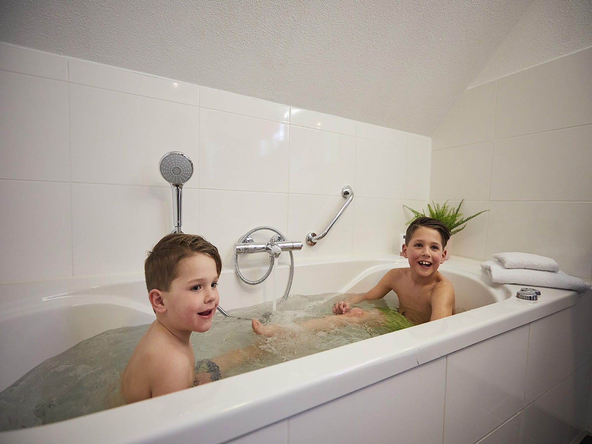 De badkamer van Buitenhof De Leistert 7 in Roggel