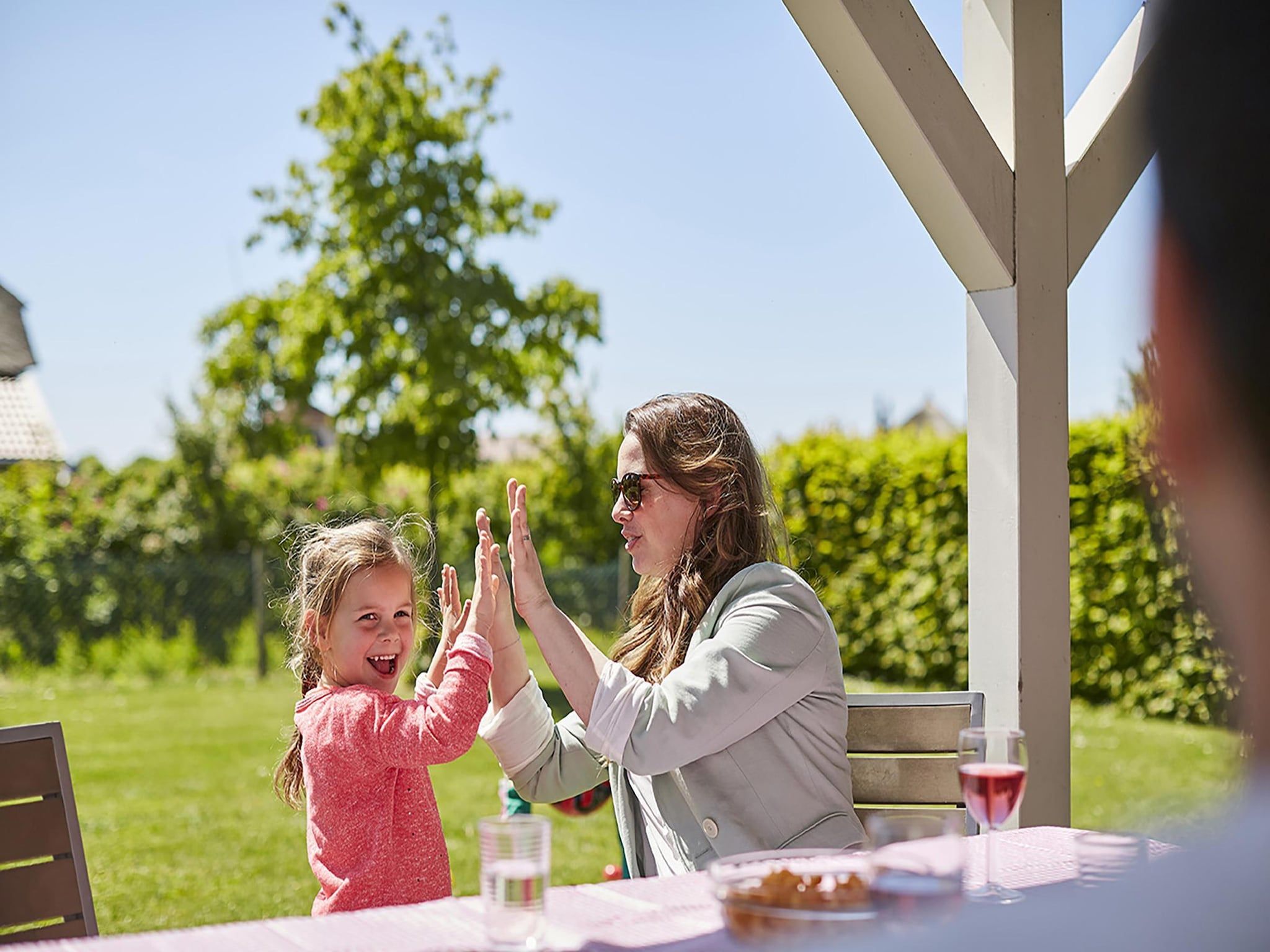Het terras van Buitenhof De Leistert 7 in Roggel