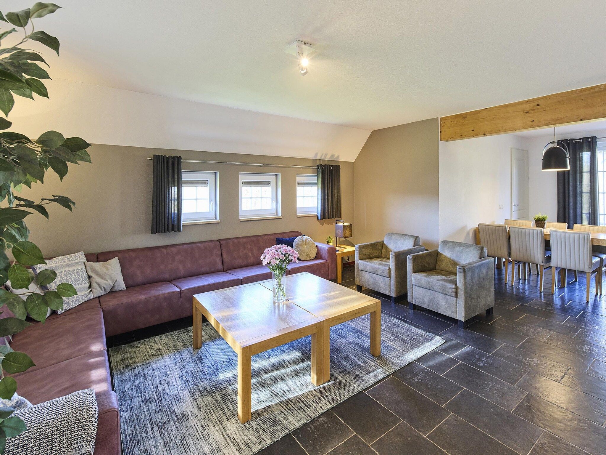 De woonkamer van Buitenhof De Leistert 5 in Roggel