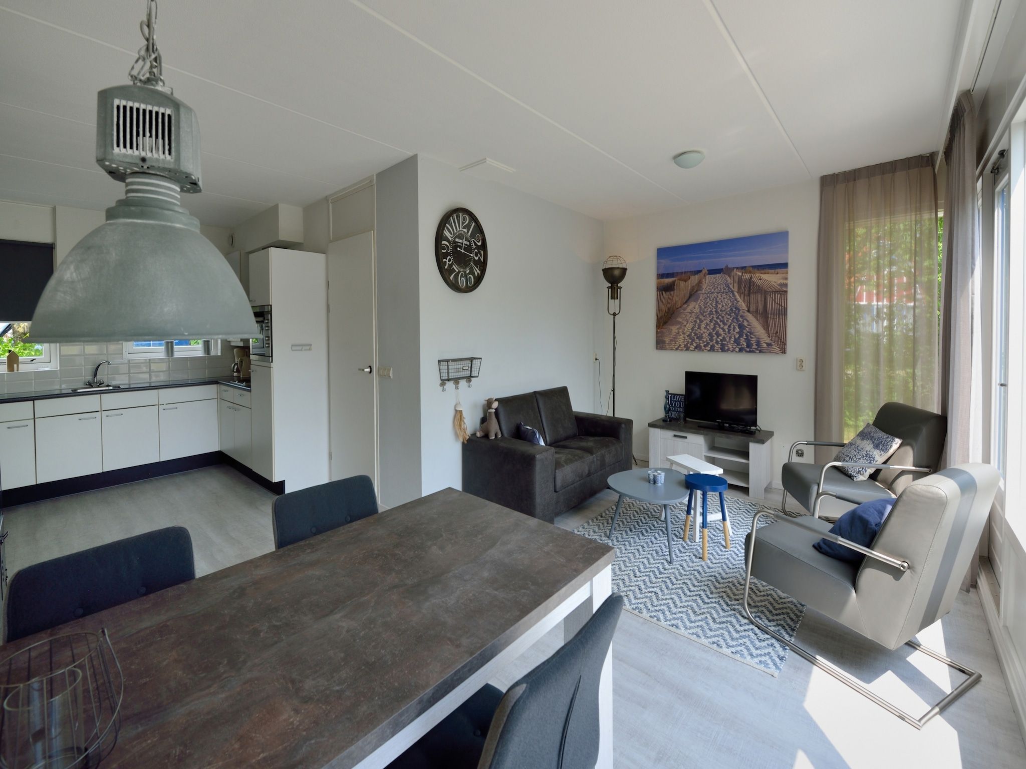 De woonkamer van Villapark Schildmeer 2 in Steendam