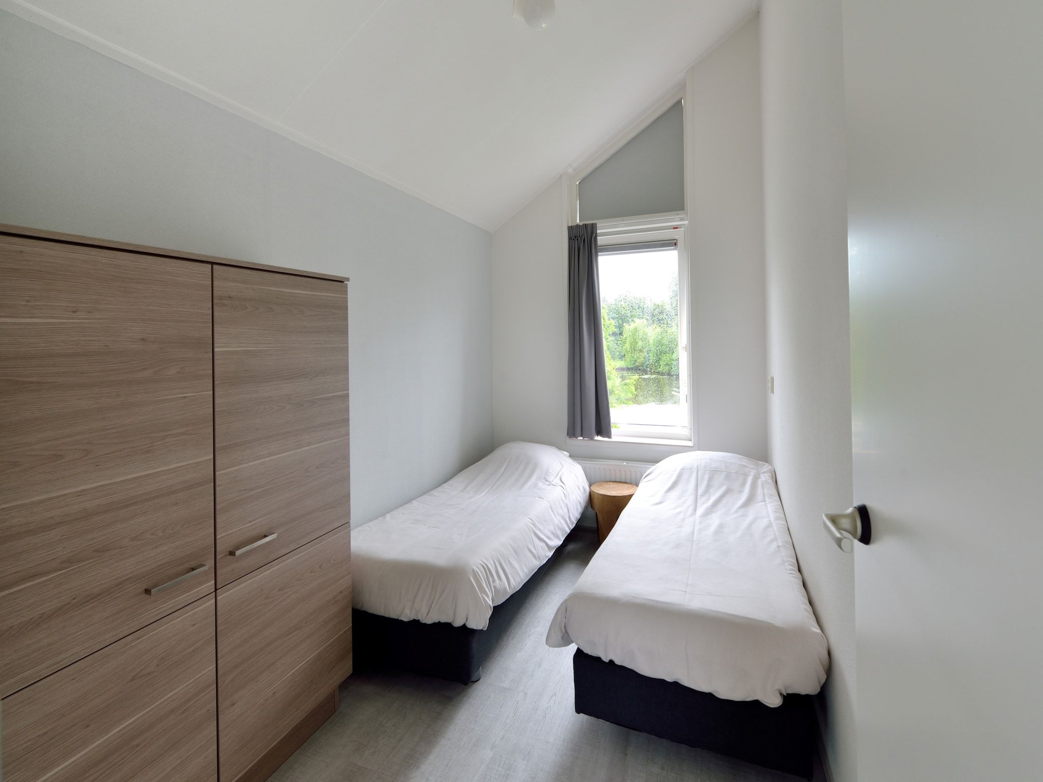 Een slaapkamer van Villapark Schildmeer 1 in Steendam