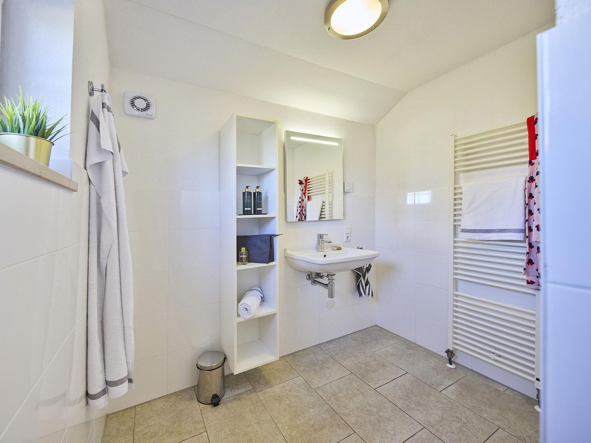 De badkamer van Buitenhof De Leistert 8 in Roggel