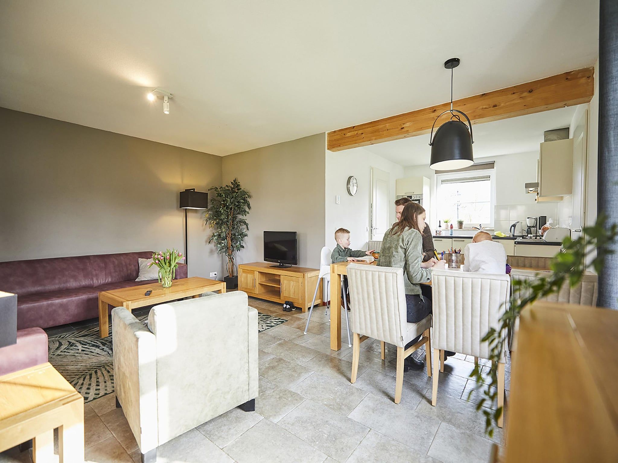 De woonkamer van Buitenhof De Leistert 8 in Roggel