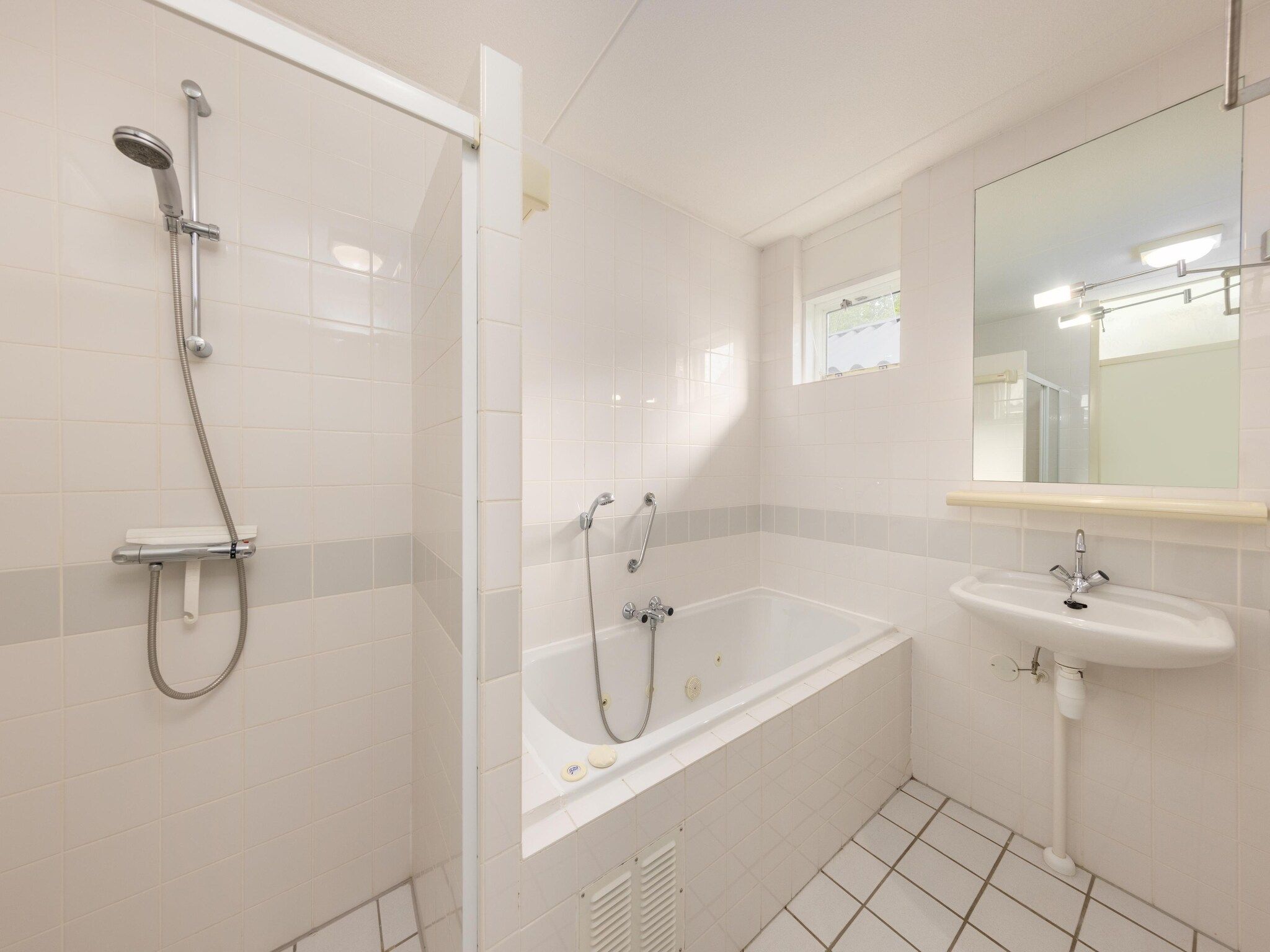 De badkamer van Buitenplaats It Wiid 4 in Eernewoud