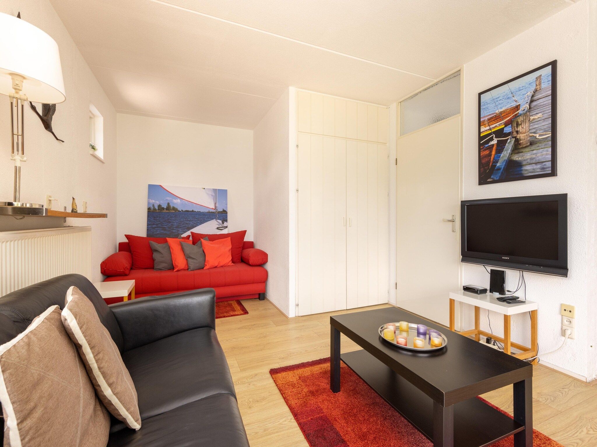 De woonkamer van Buitenplaats It Wiid 2 in Eernewoud