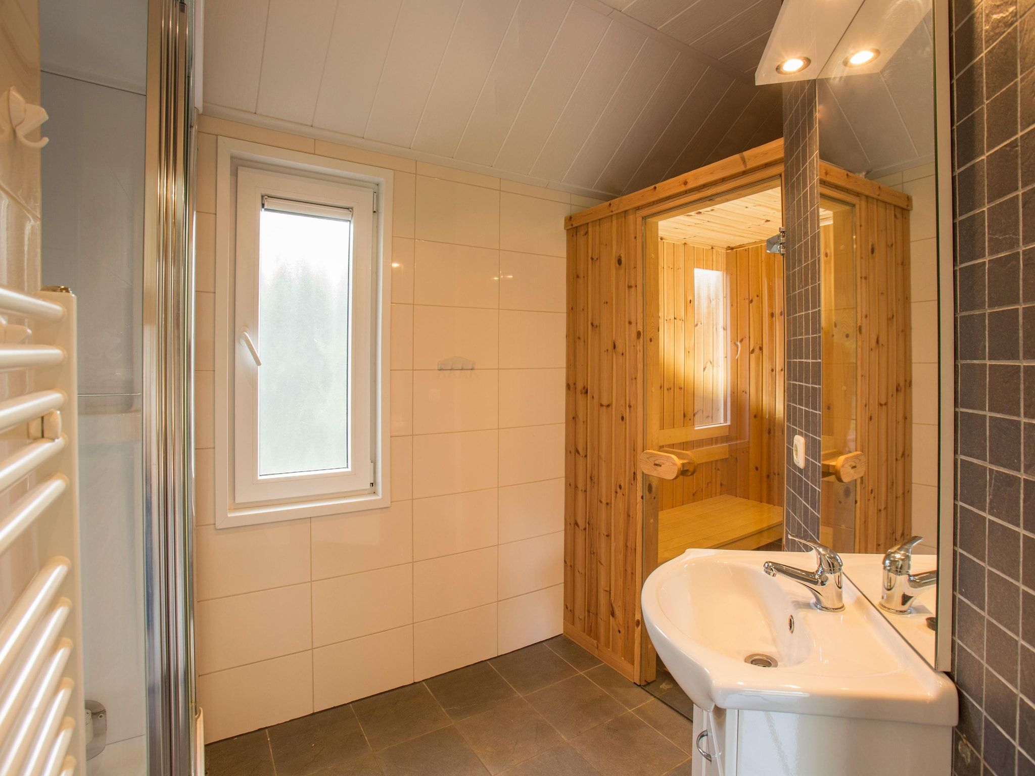 De badkamer van Recreatiepark Tolplas 1 in Hoge Hexel