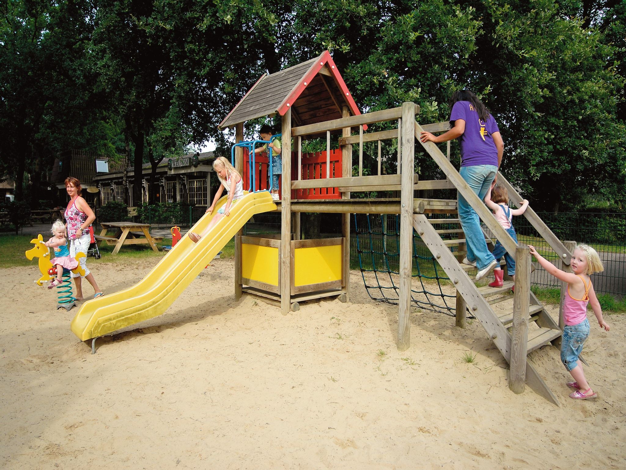 Parkfaciliteiten bij Recreatiepark Tolplas 10 in Hoge Hexel