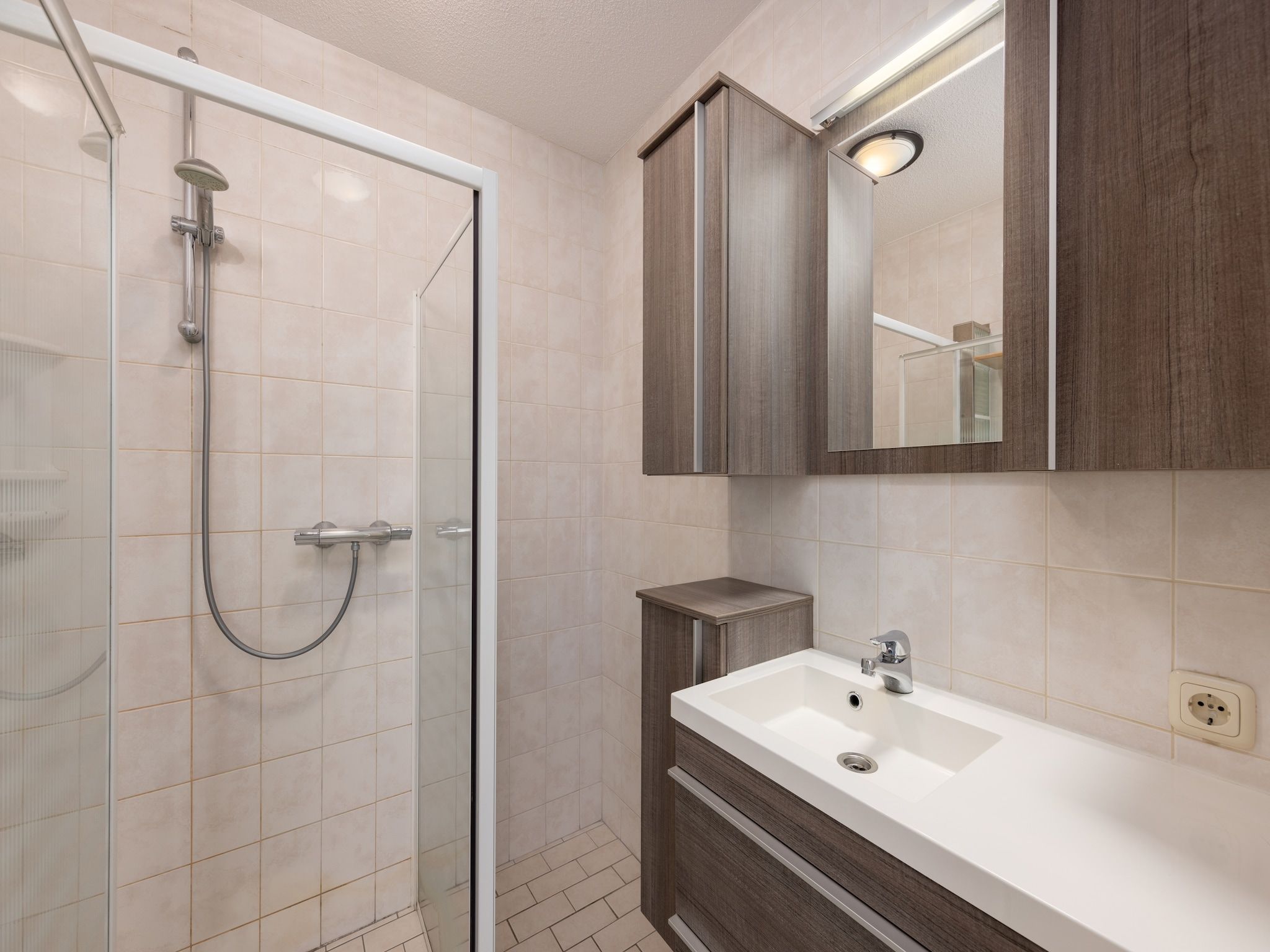 De badkamer van Recreatiepark Tolplas 8 in Hoge Hexel