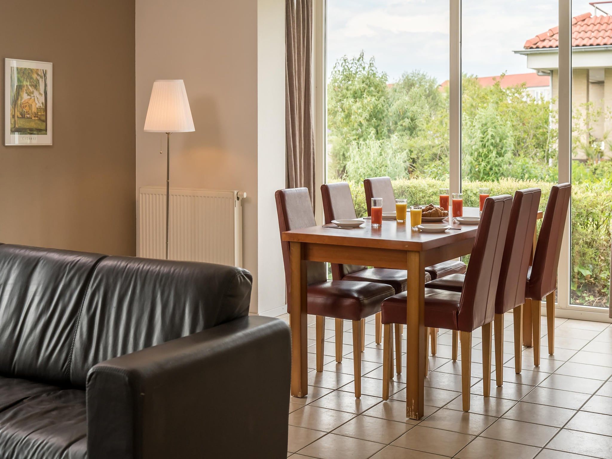 De eetkamer van Havenwoning 2-6 persoons in Heel