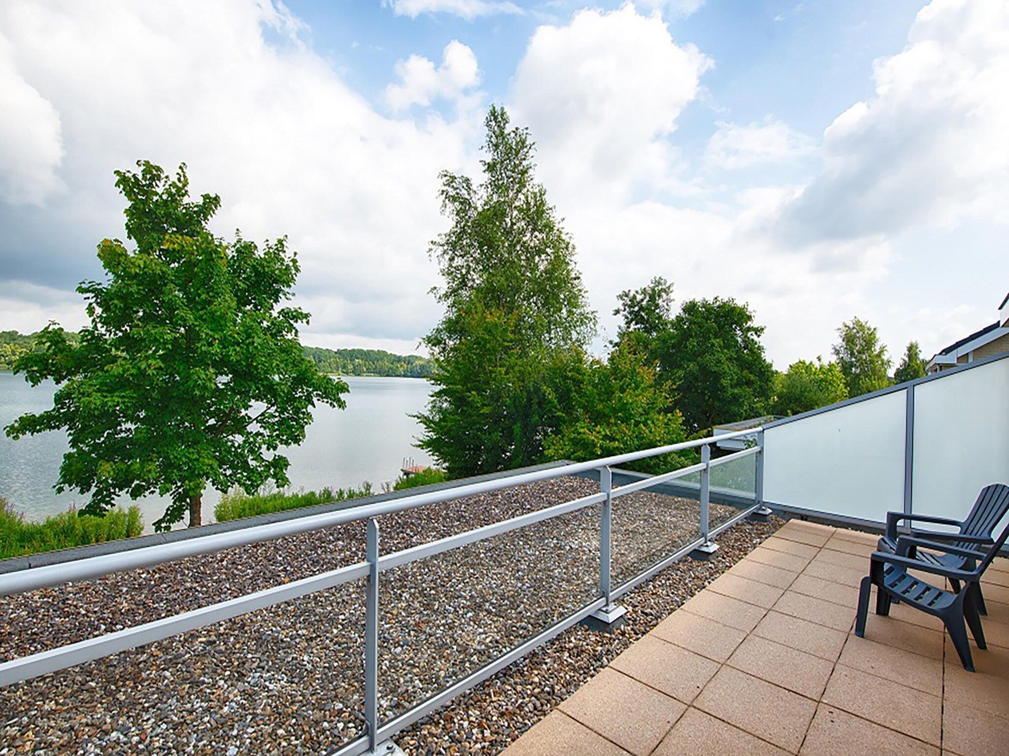 Het terras van VIP Waterzicht 2-4 persoons in Heel