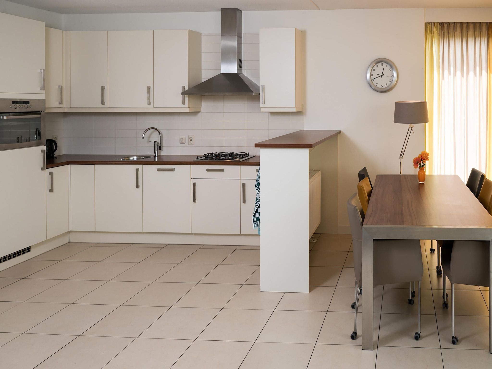 De keuken van Tuinvilla 2-4 persoons in Heel