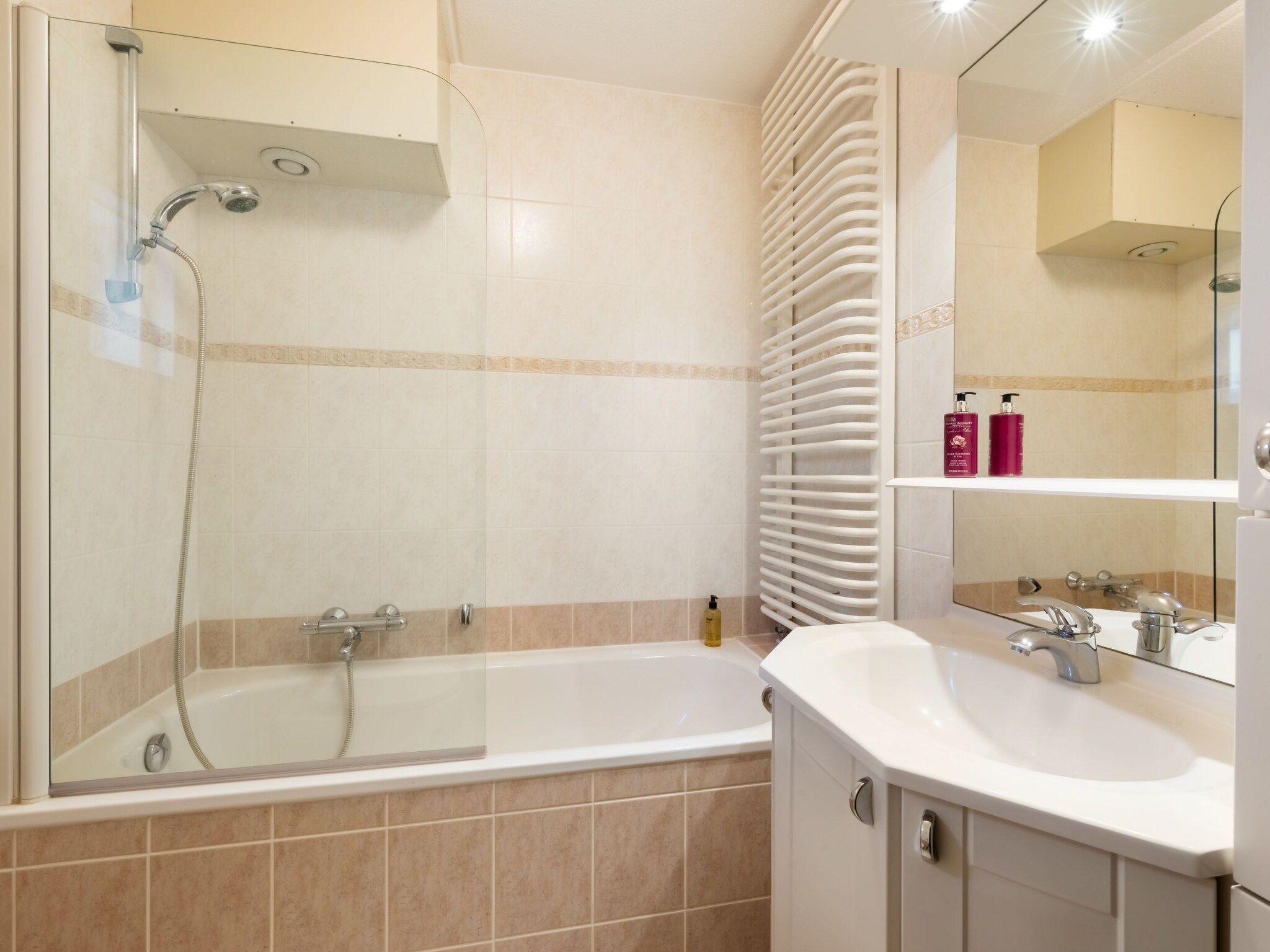 De badkamer van Villapark De Weerribben 4 in Paasloo