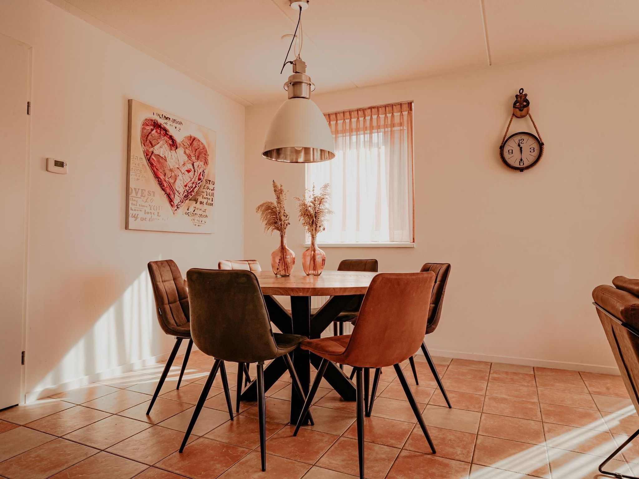 De eetkamer van Waterpark de Meerparel 7 in Uitgeest