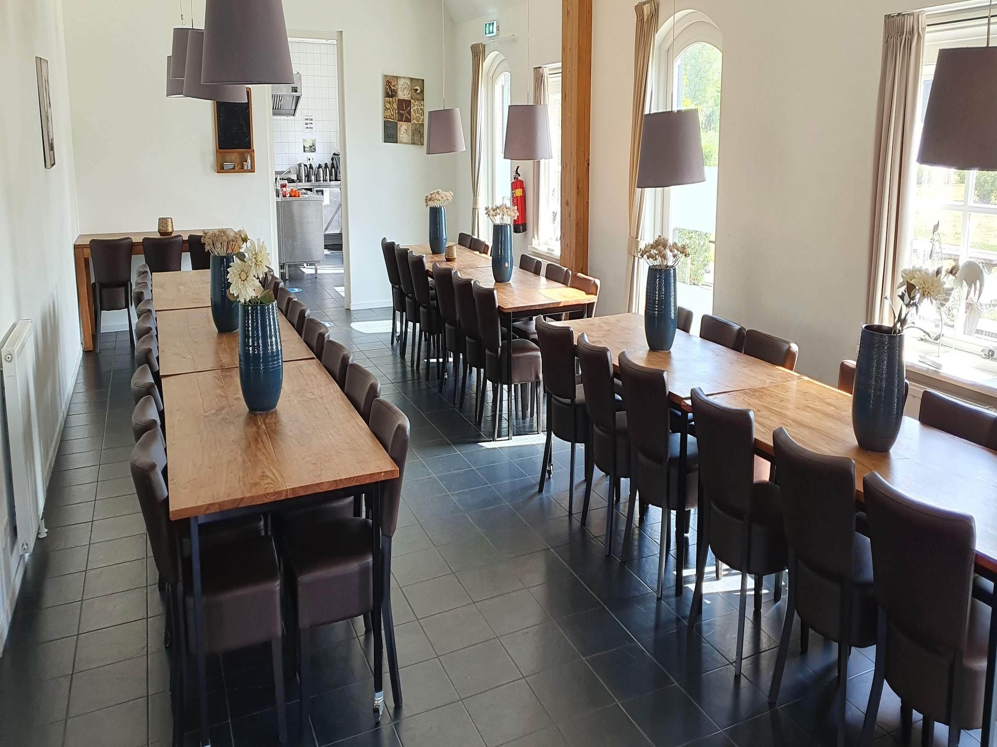 De eetkamer van Recreatiepark de Stelhoeve 2 in Wemeldinge