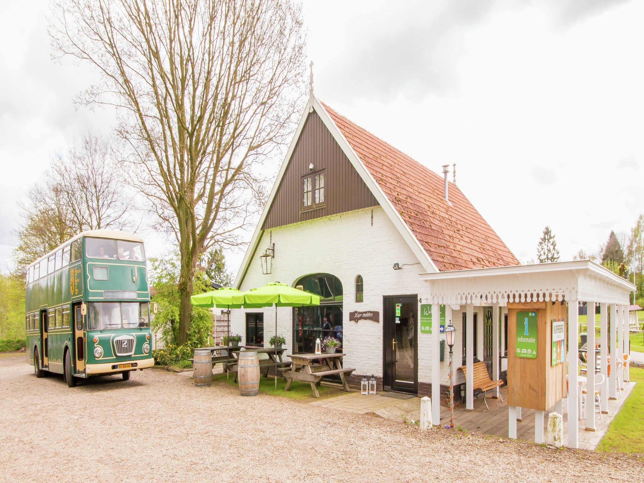 De buitenkant van Chaletpark Kuiperberg 7 in Ootmarsum