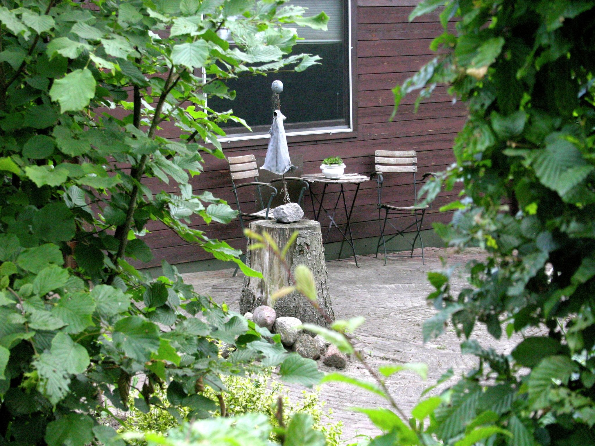 Het terras van Chaletpark Kuiperberg 1 in Ootmarsum
