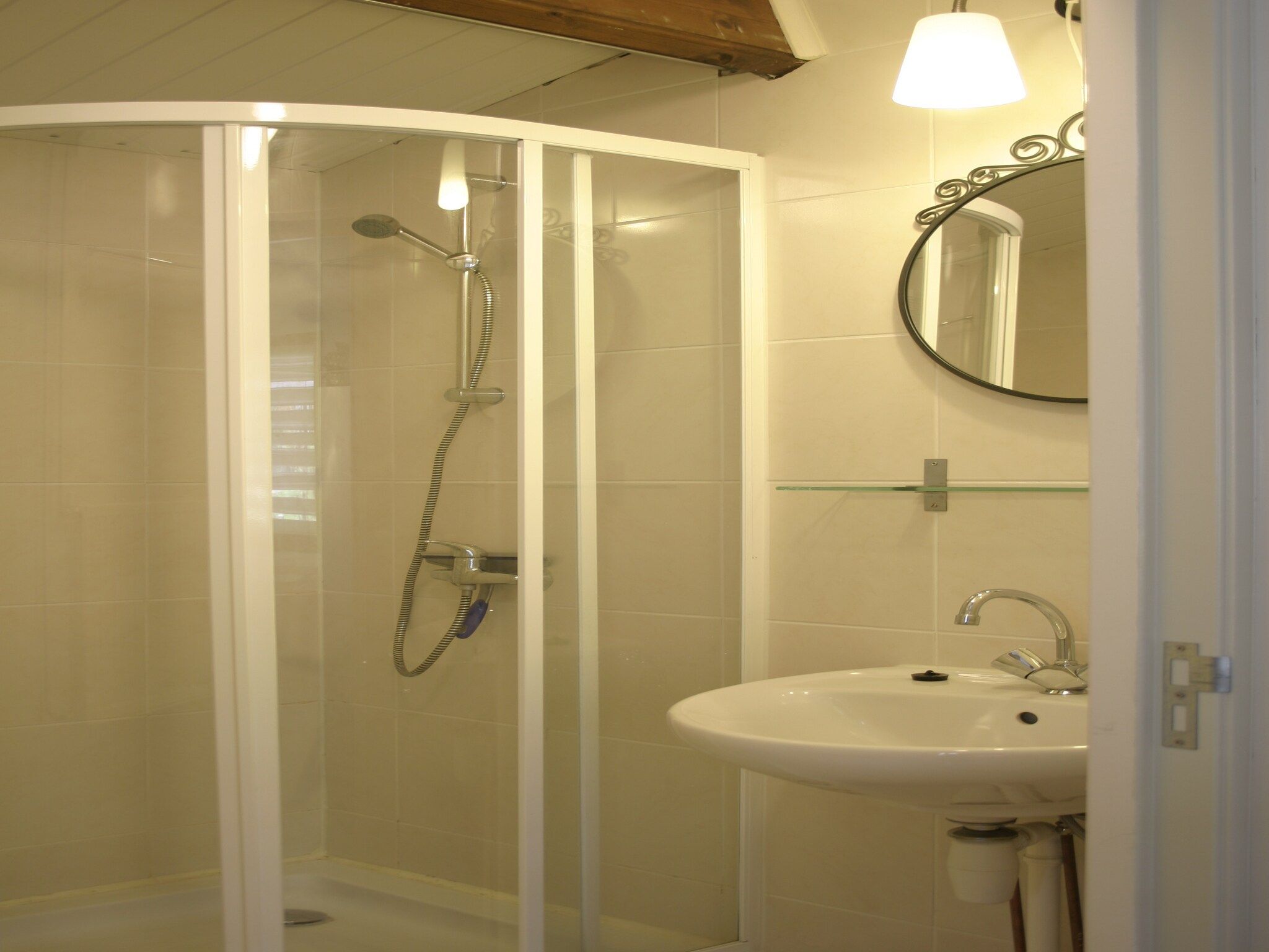 De badkamer van Chaletpark Kuiperberg 1 in Ootmarsum